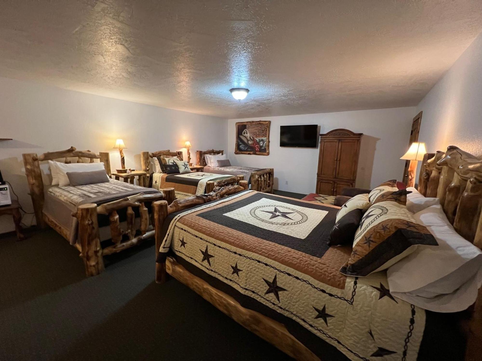 Deluxe Family Suite photo 1