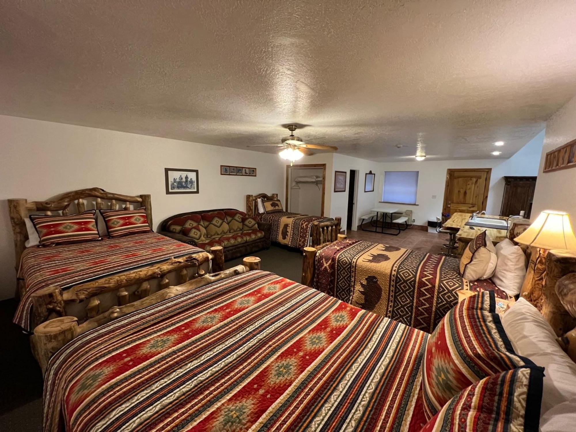 Deluxe Family Suite photo 2
