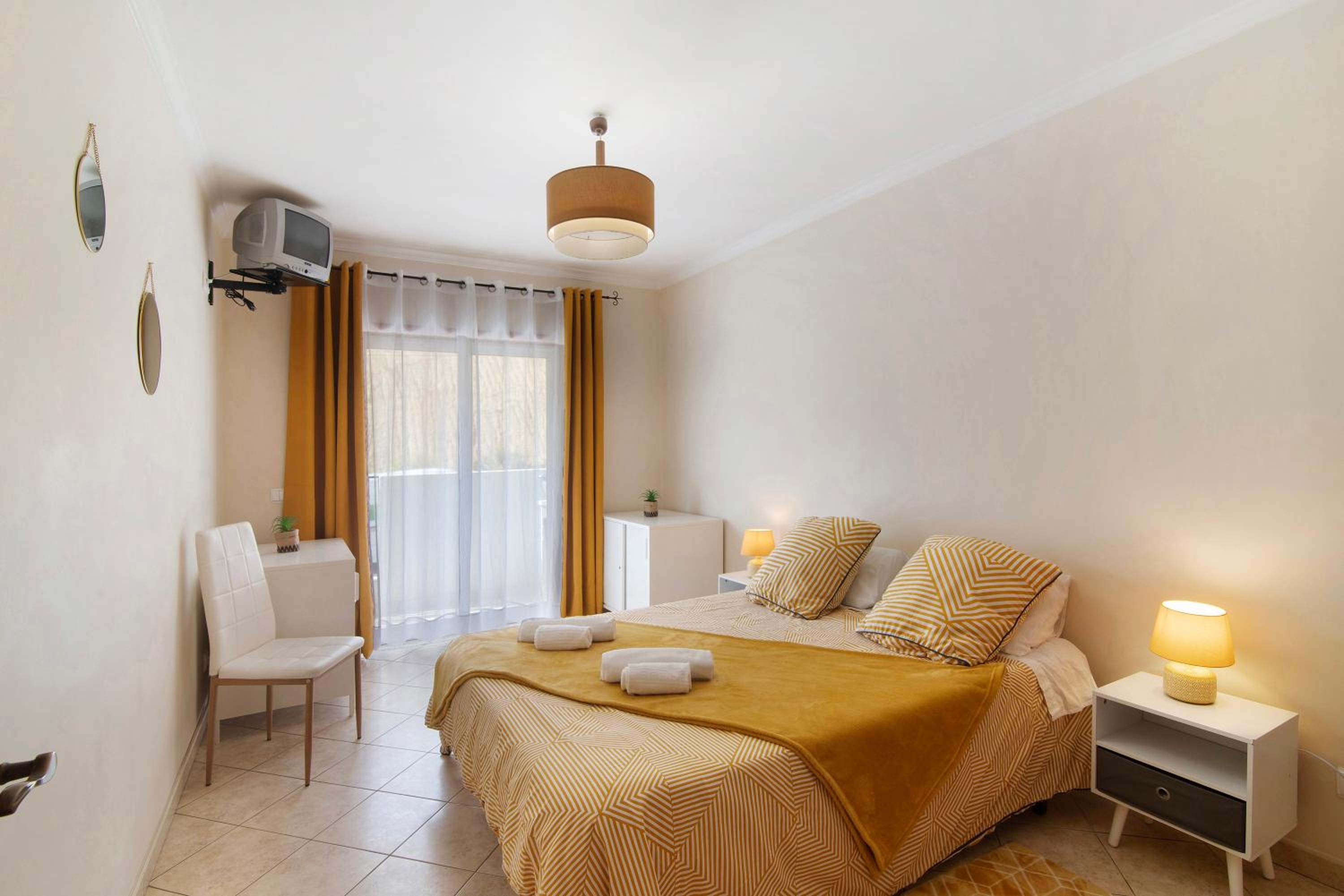 Two-Bedroom Deluxe Apartment with Balcony photo 2
