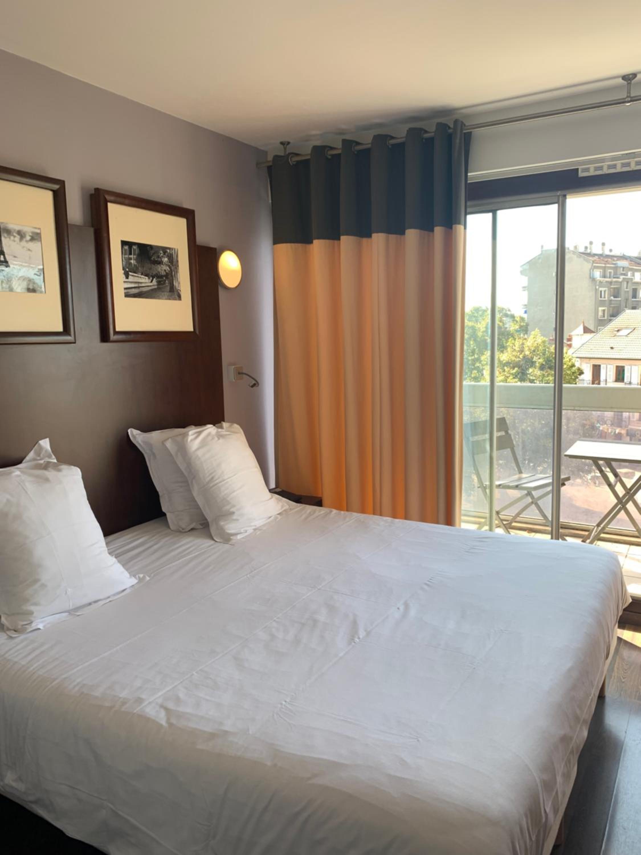 Double Room with Balcony - Photo 5