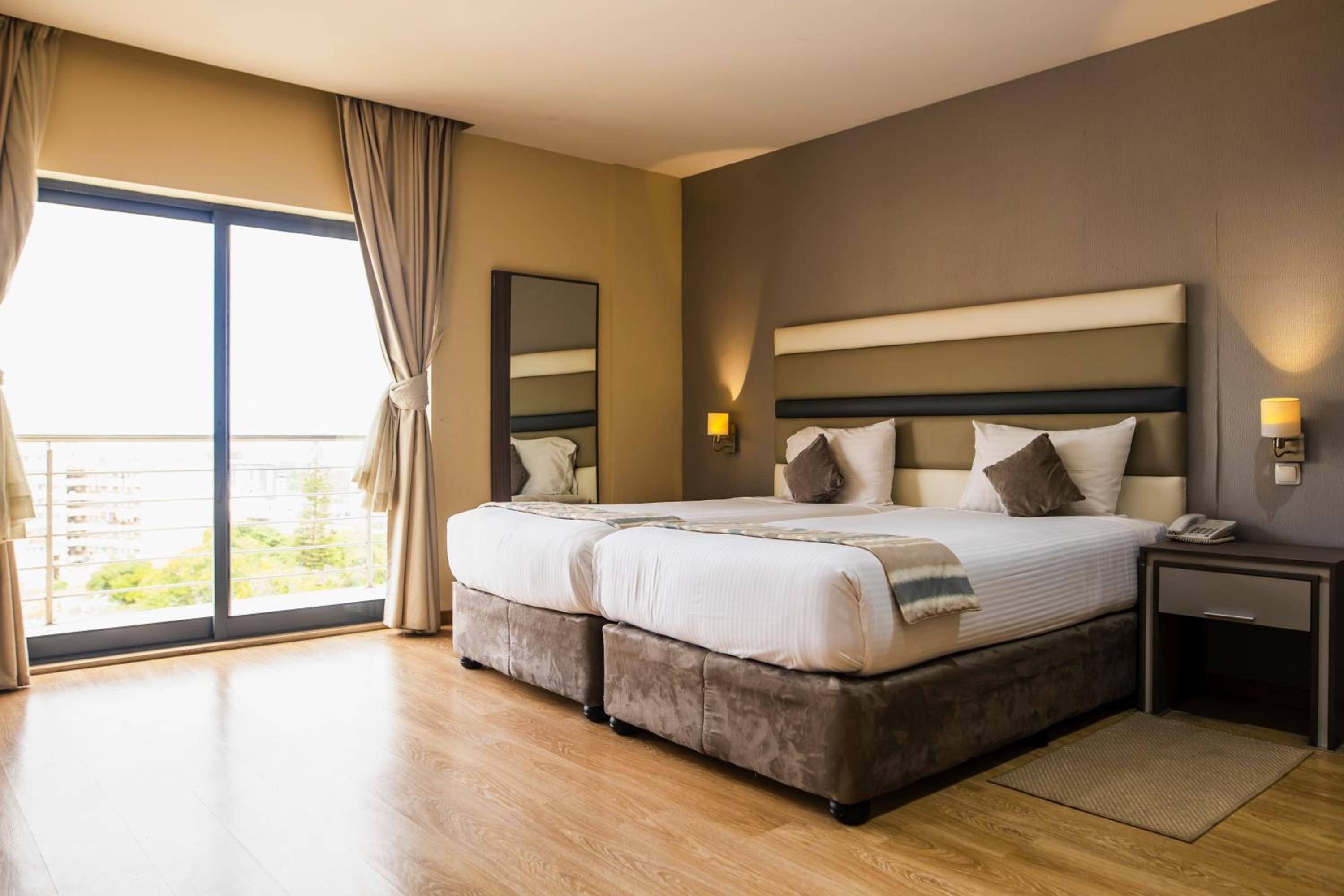 Deluxe Twin Room photo 2