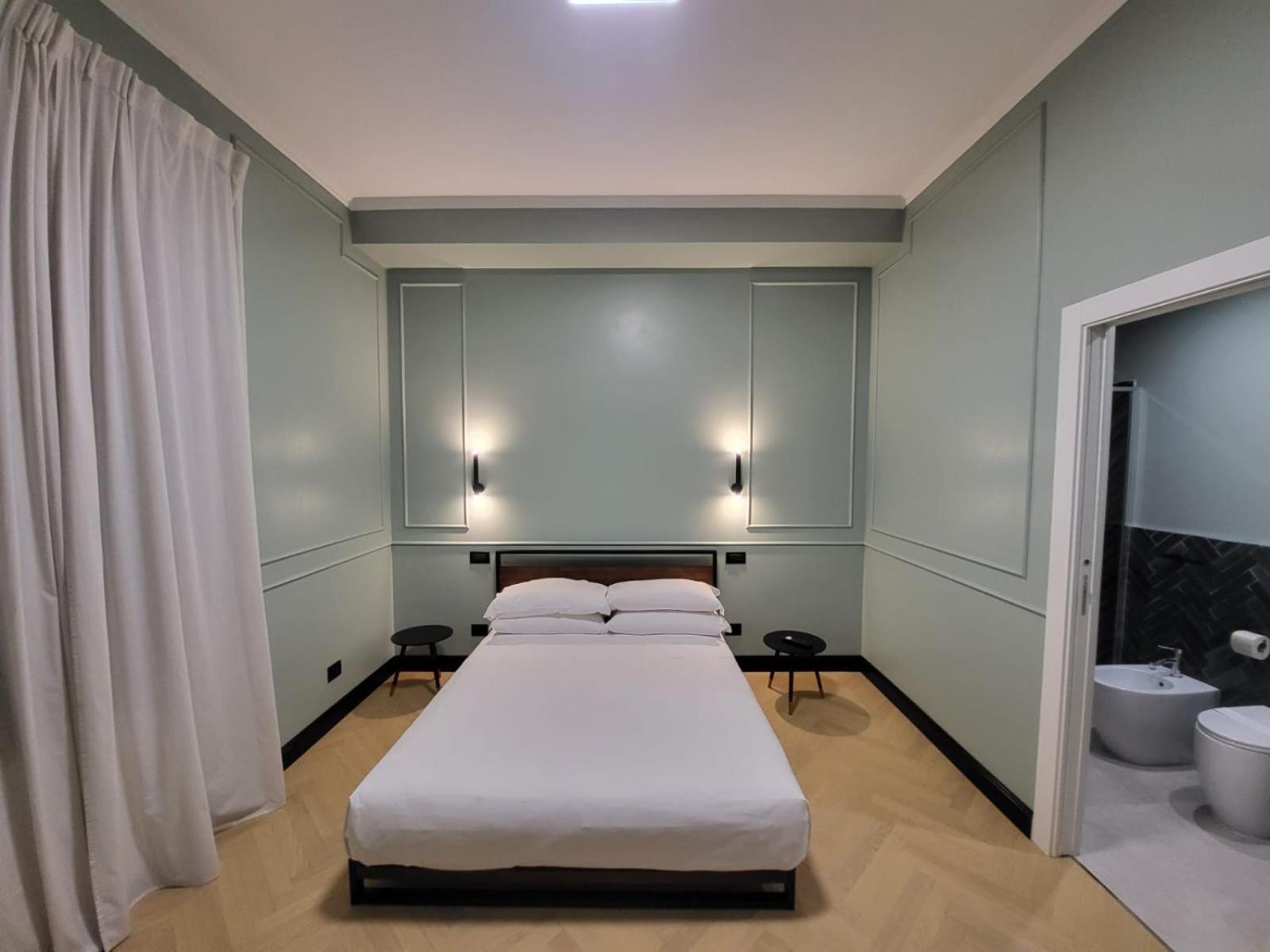 Double Room with Private Bathroom - Photo 2