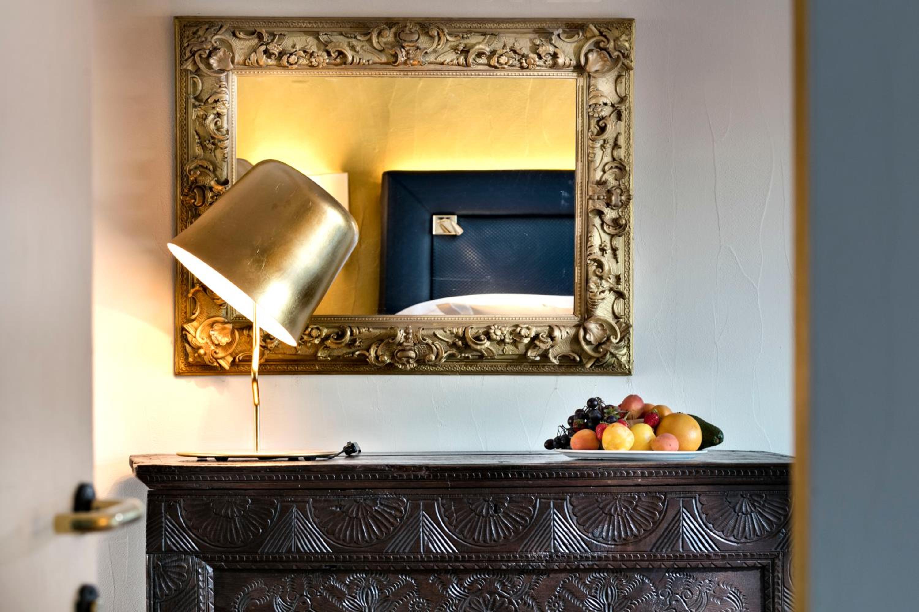 Signature Suite - Photo 1