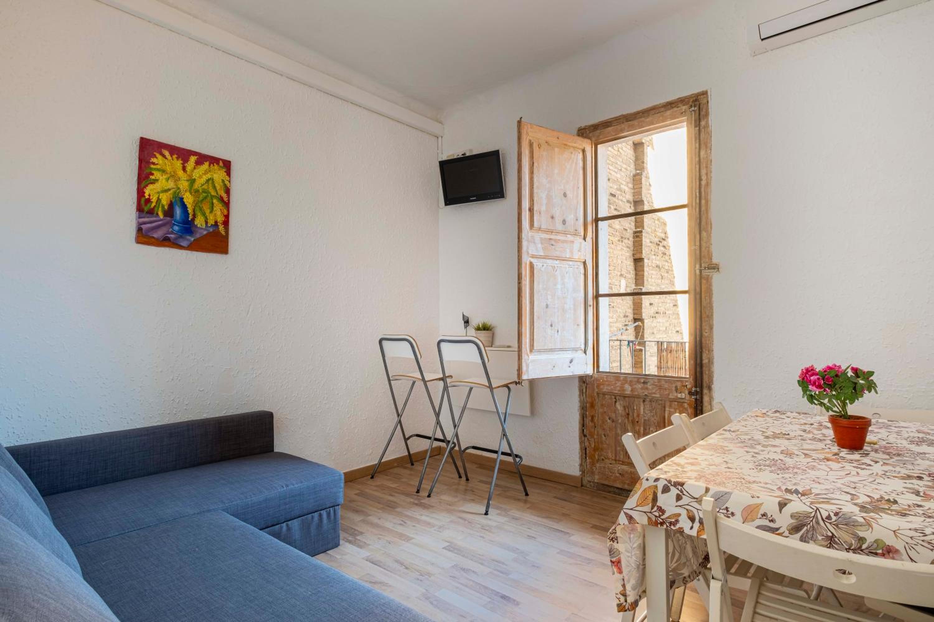 Apartamento de dos habitaciones con balcón