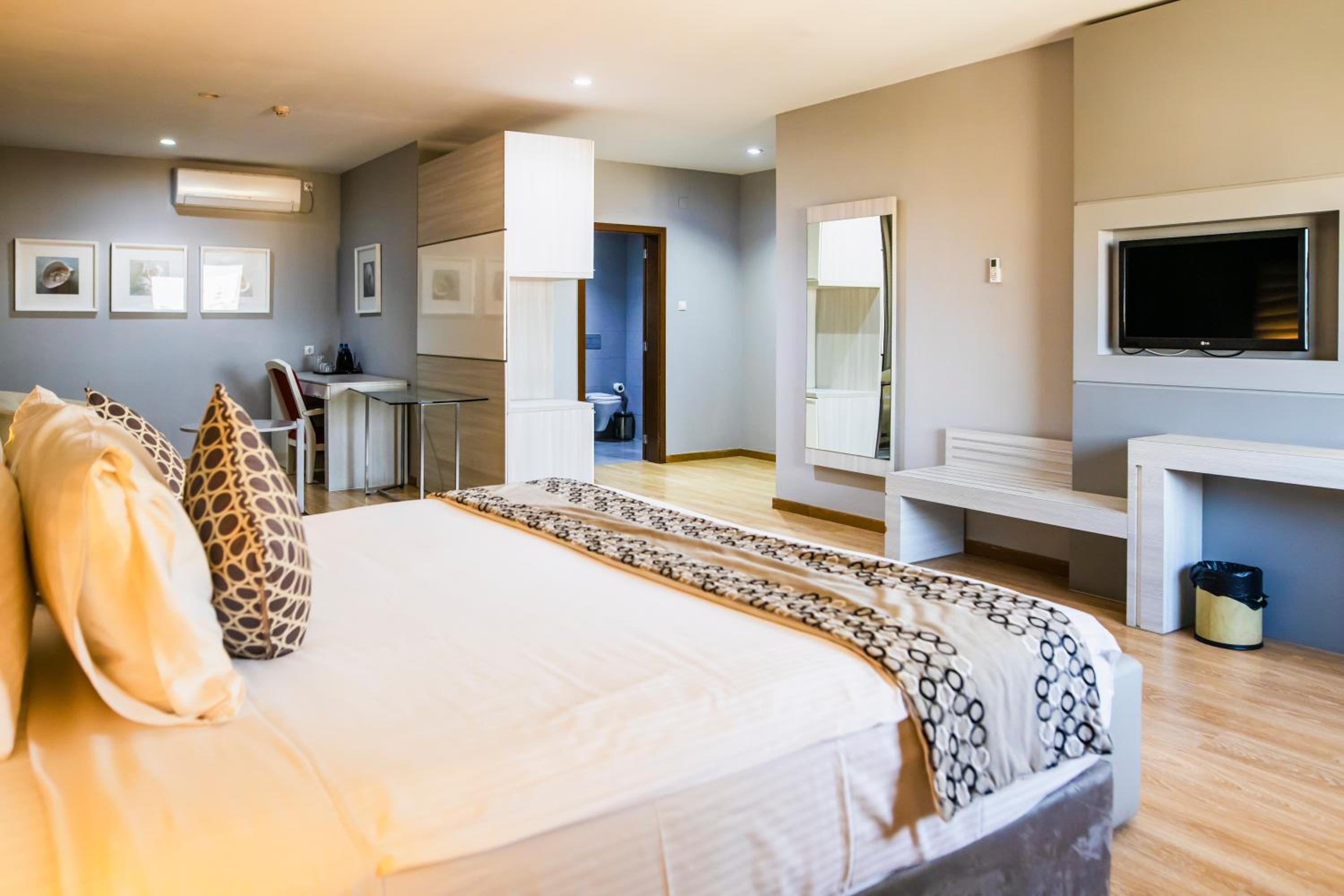 Queen Suite photo 1