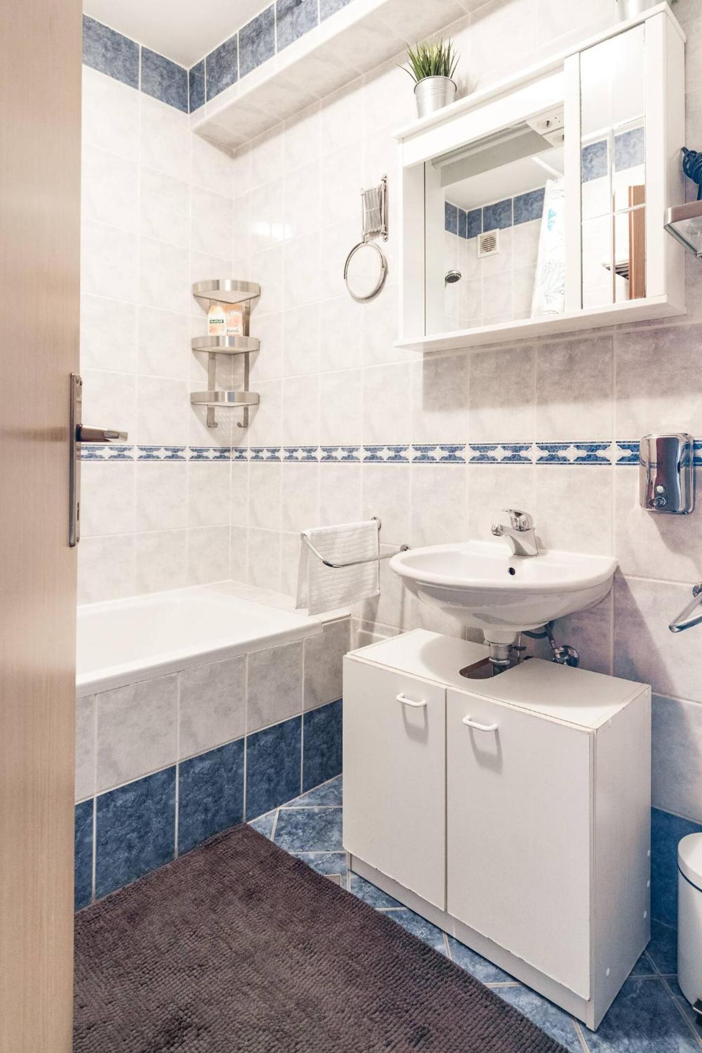 Apartment - Photo 32