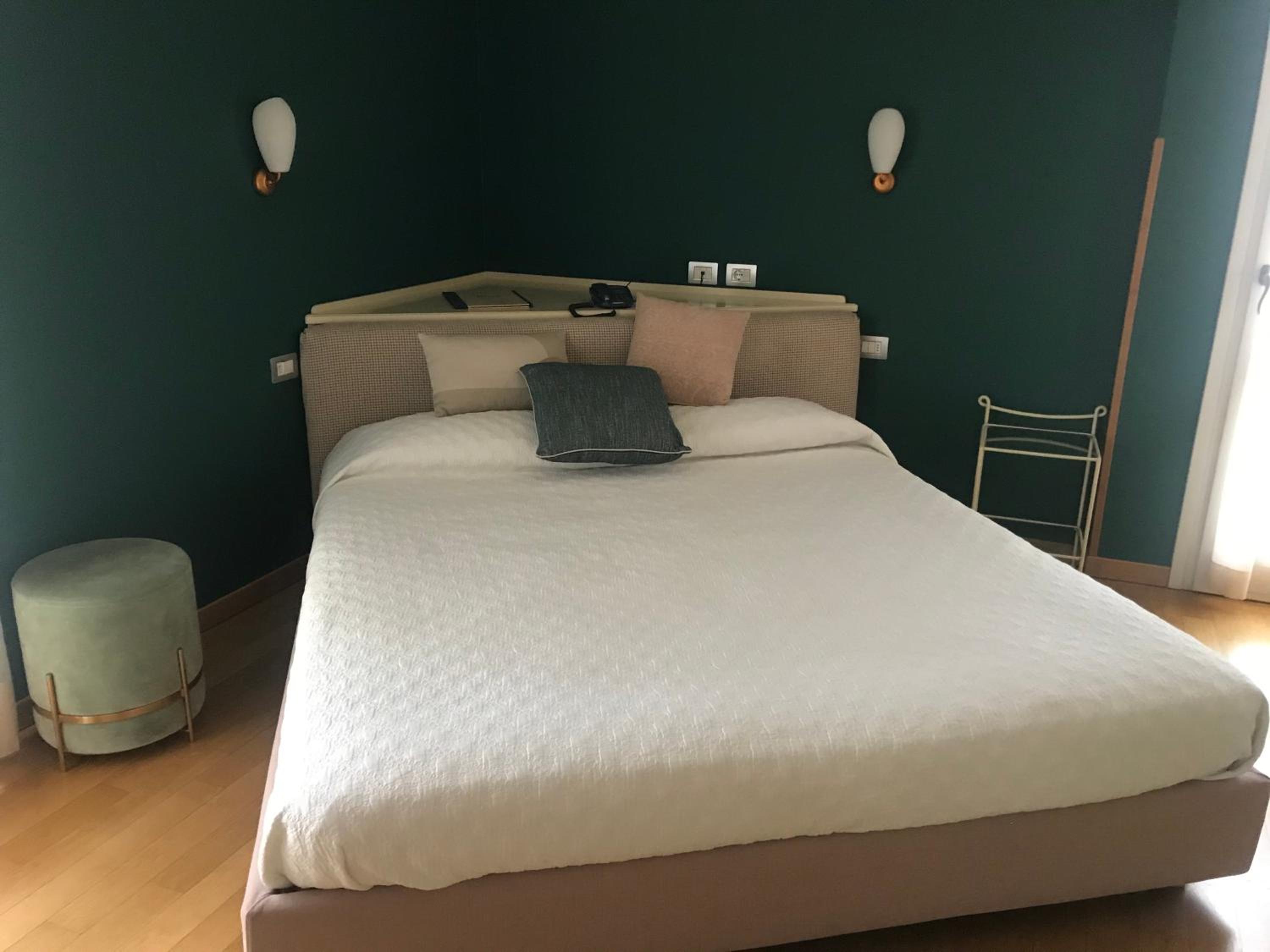 Double or Twin Room with Mountain View photo 2