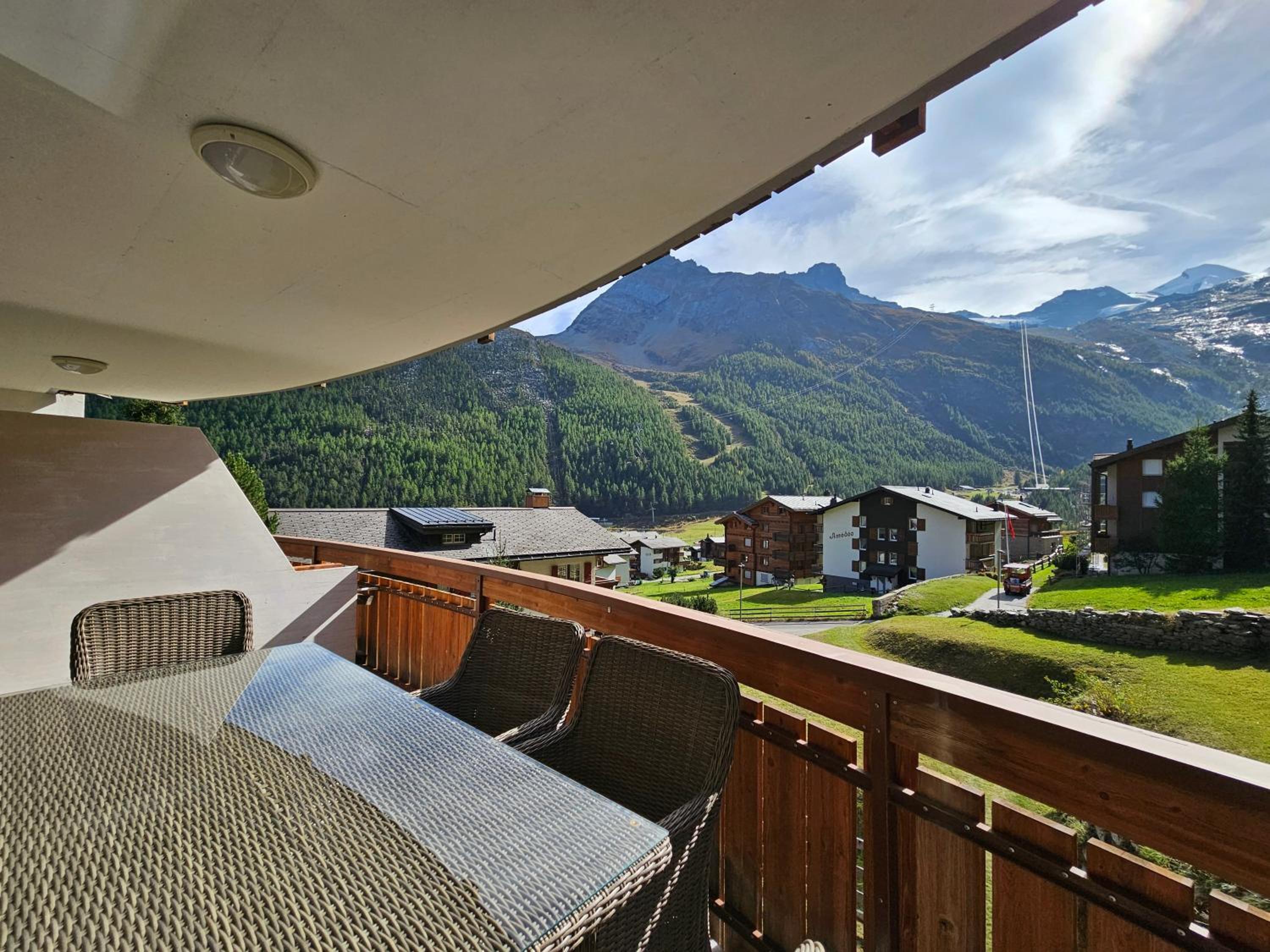 Apartment with Mountain View photo 1