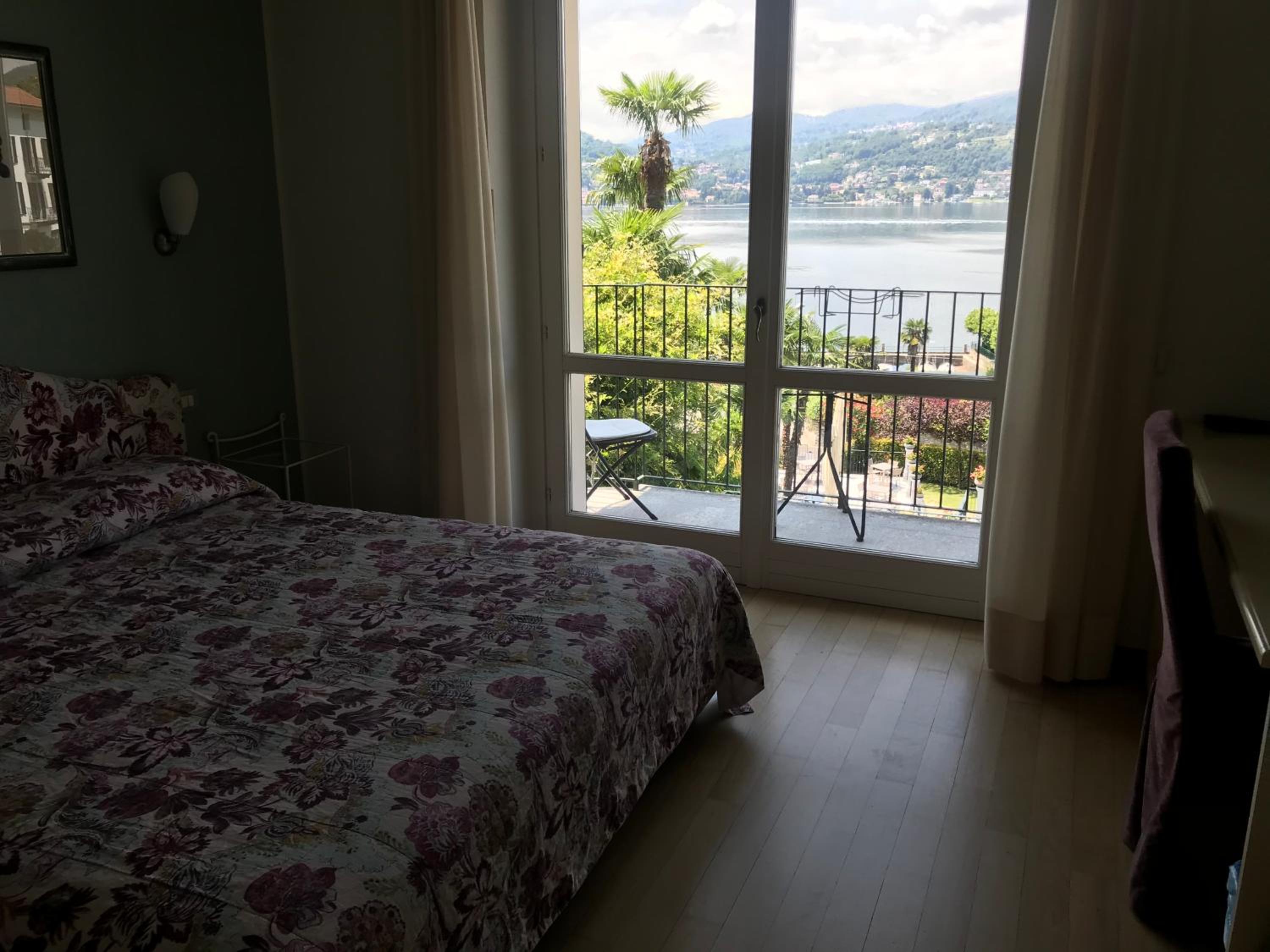 Superior Double or Twin Room with Lake View photo 3