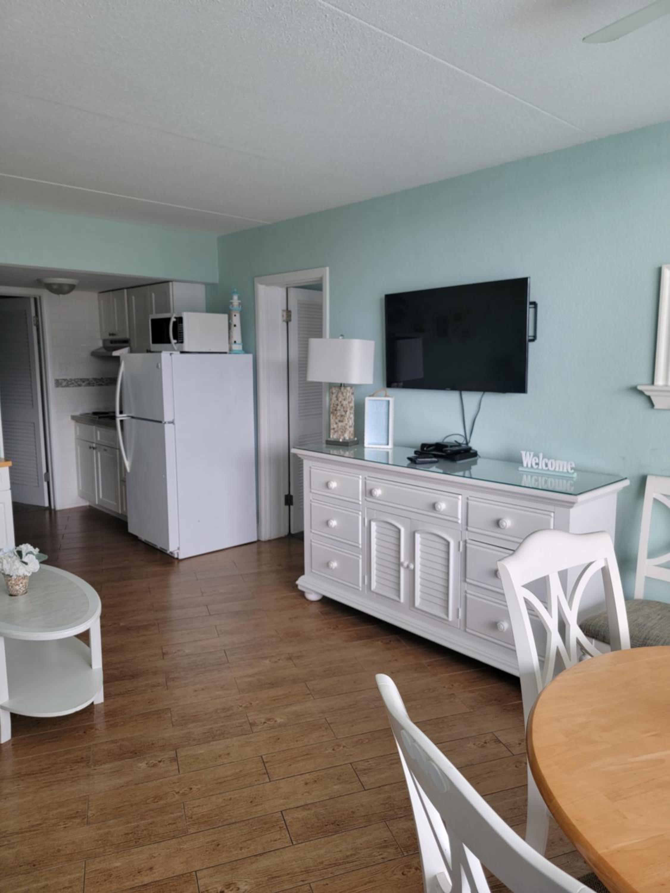 Pool & Ocean view Deluxe - Two Bed Room Efficiency Suite - 3 TV's