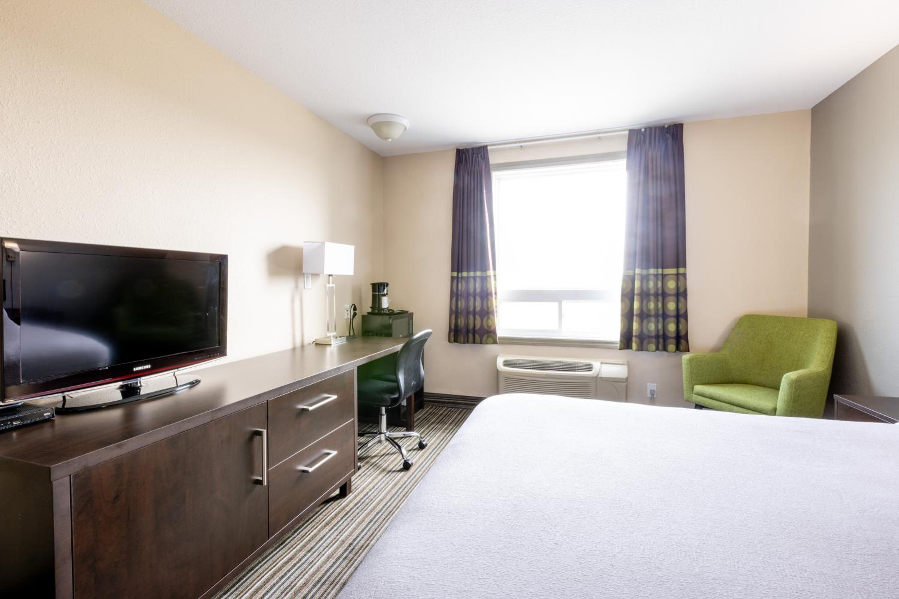 Queen Room - Mobility Access/Non-Smoking - Photo 5