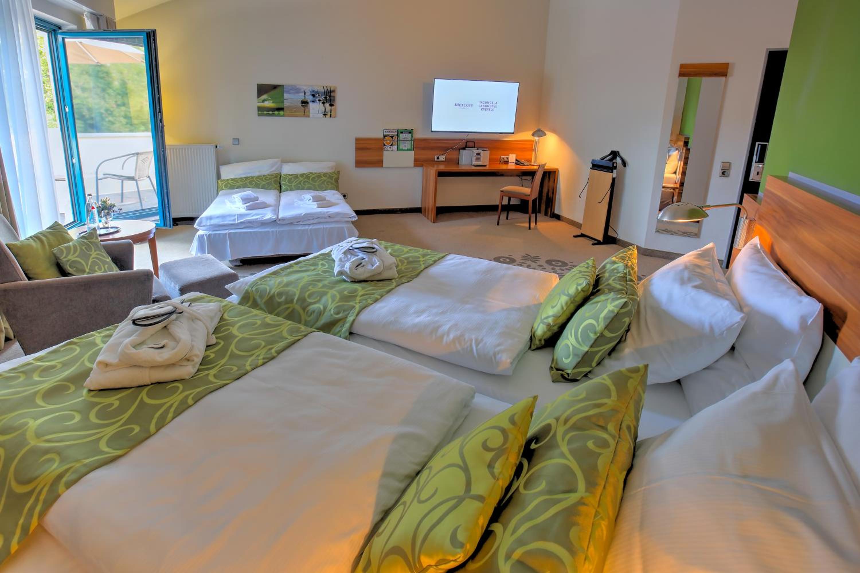 Privilege Queen Room with Balcony  - Photo 2
