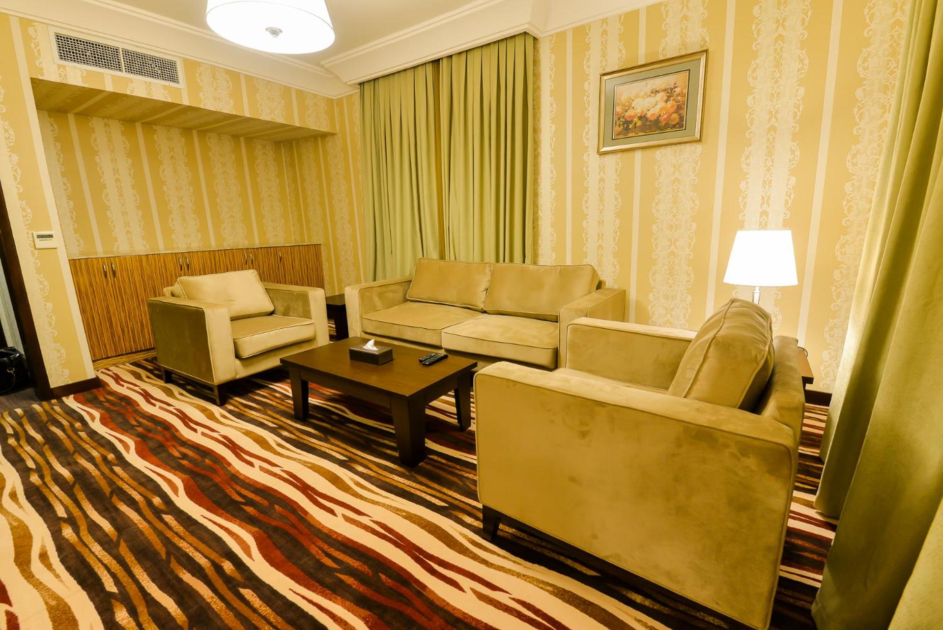 Deluxe King Suite