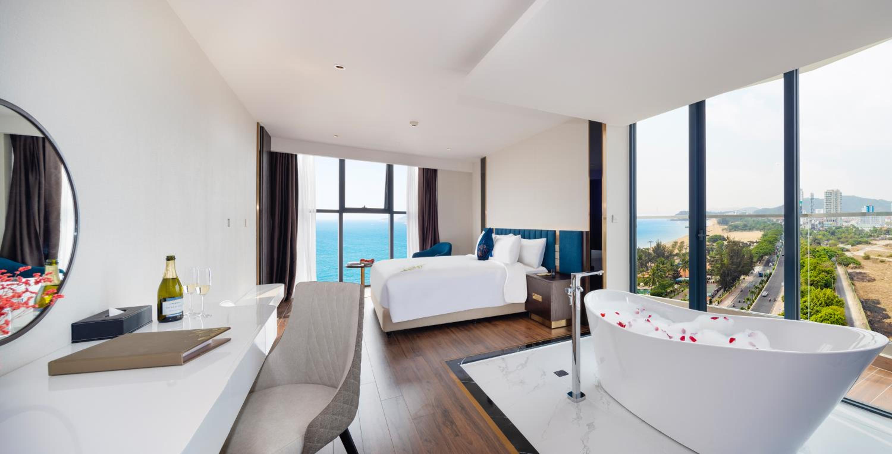 Romantic Suite - Photo 5