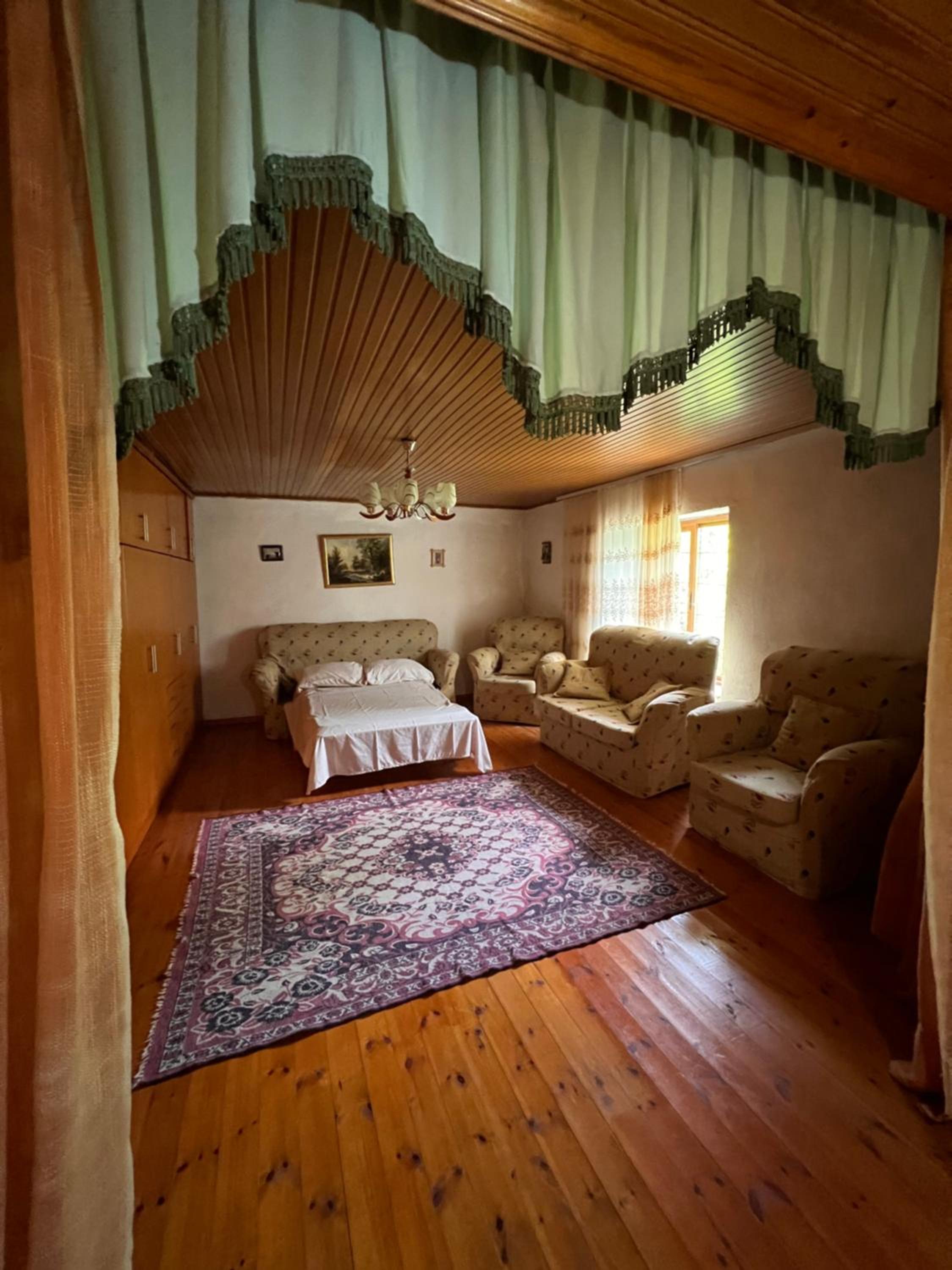 Basic Triple Room with Shared Bathroom photo 2