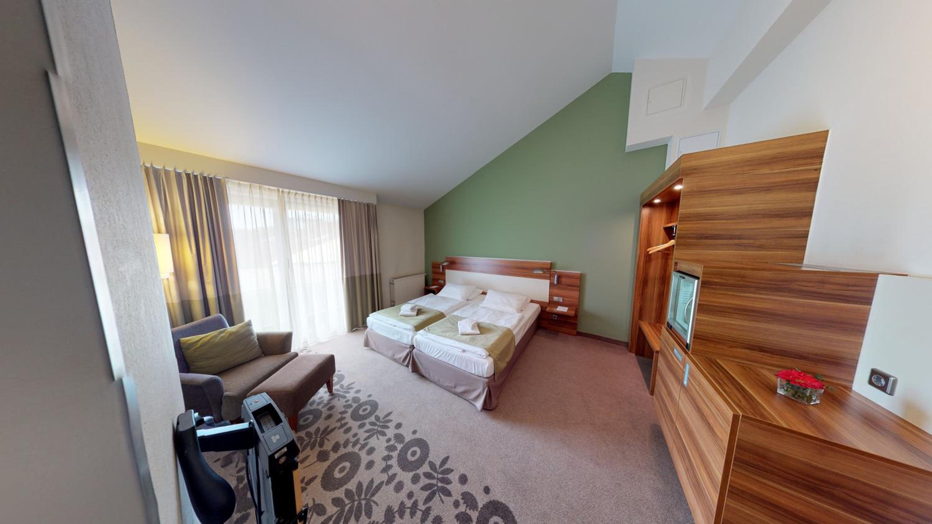 Standard One Double Bed - Photo 1