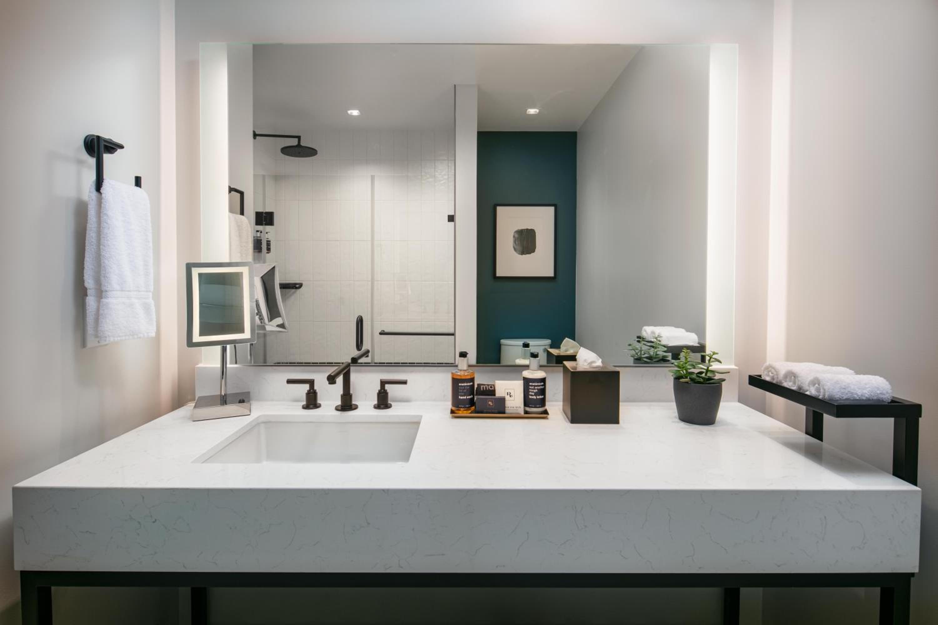 Premier King - City View - Photo 6
