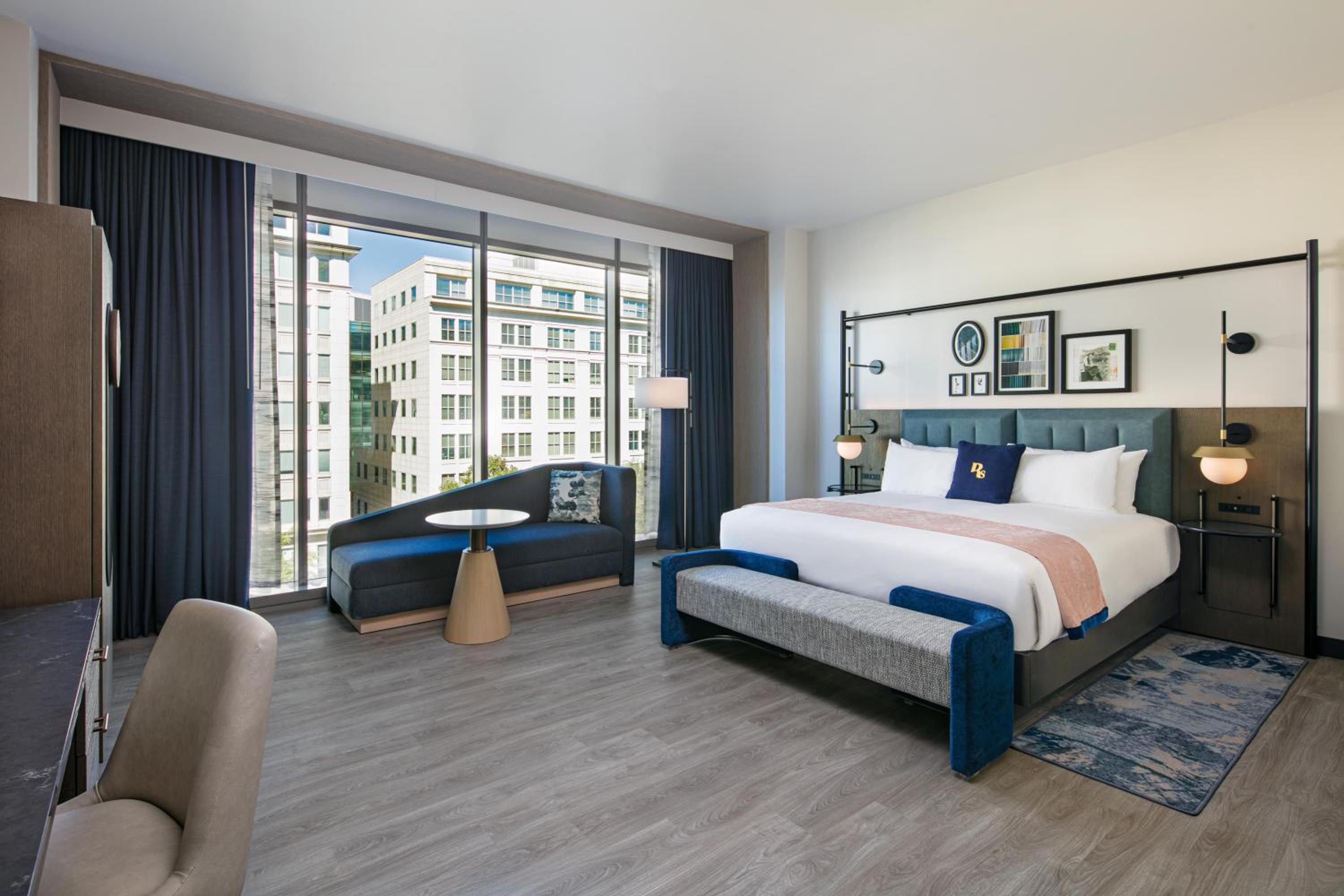 Premier King - City View - Photo 1