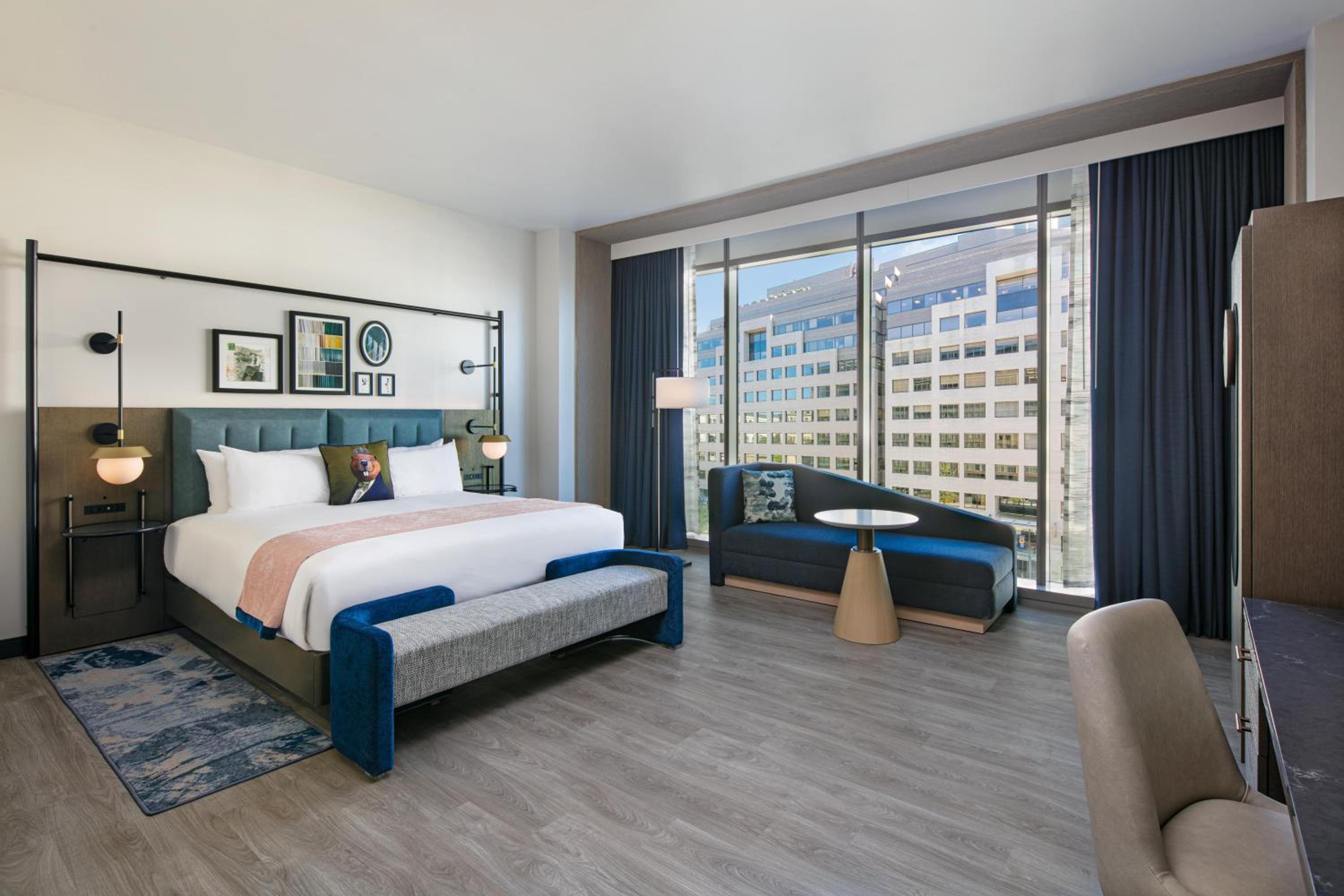 Premier Deluxe King - City View - Photo 1