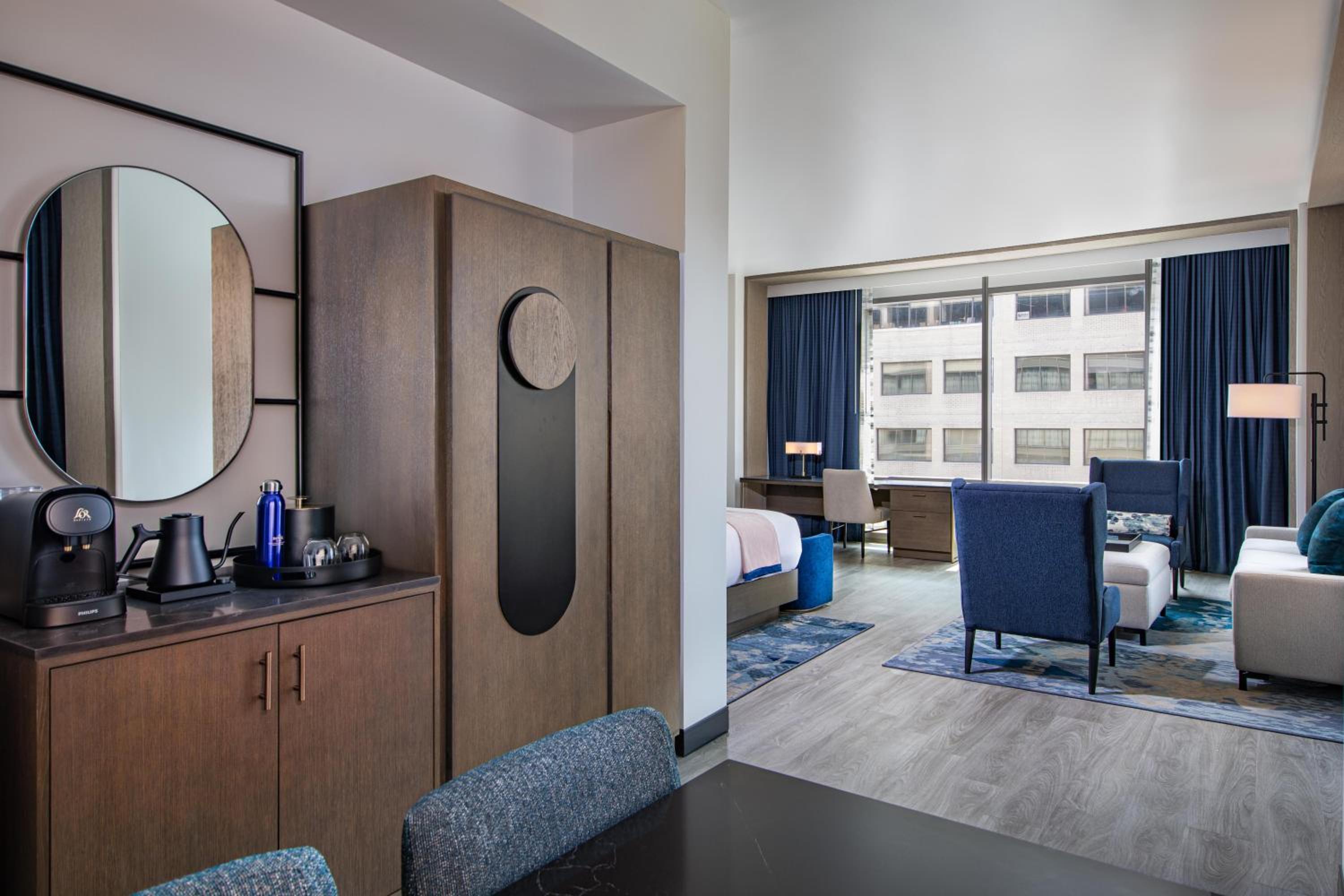 Jenkins Hill Suite - King and Sofabed - Photo 3