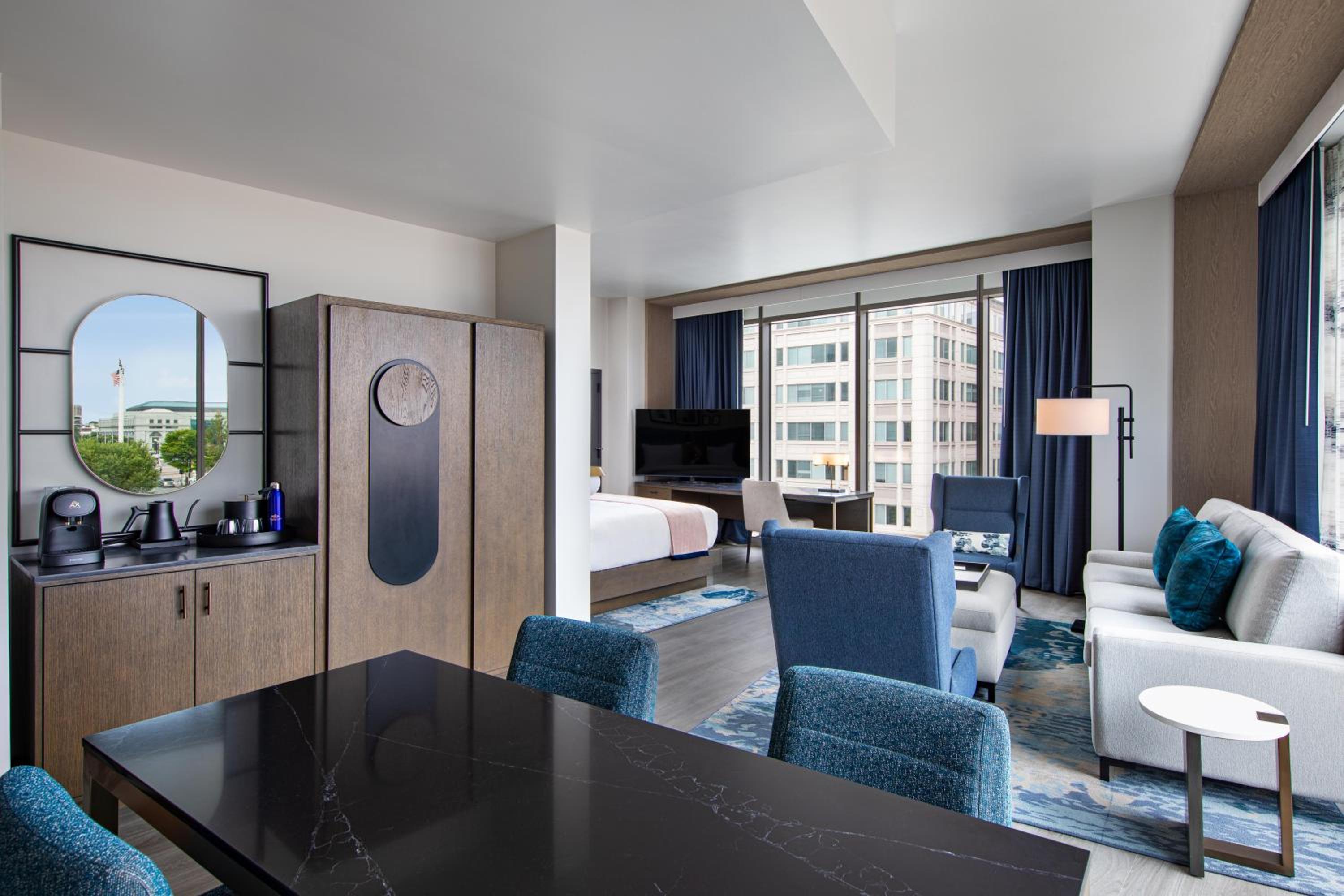 The Olmstead Suite - King and Sofabed - Photo 2