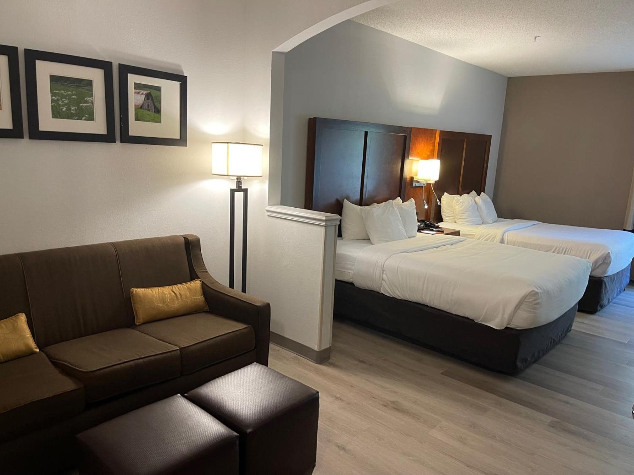 Queen Suite with 2 Queen Beds - Non-Smoking - Photo 3