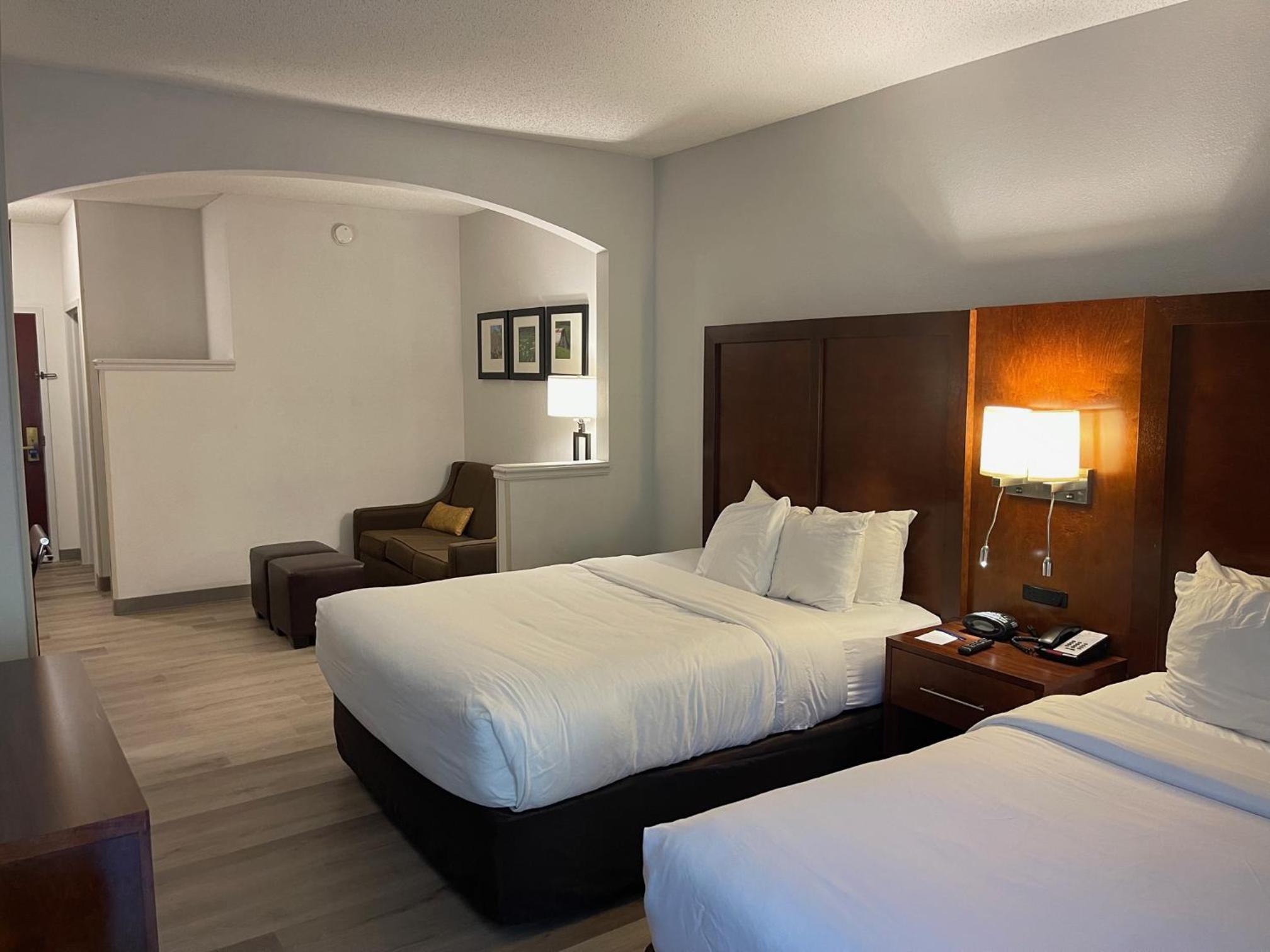 Queen Suite with 2 Queen Beds - Non-Smoking - Photo 14