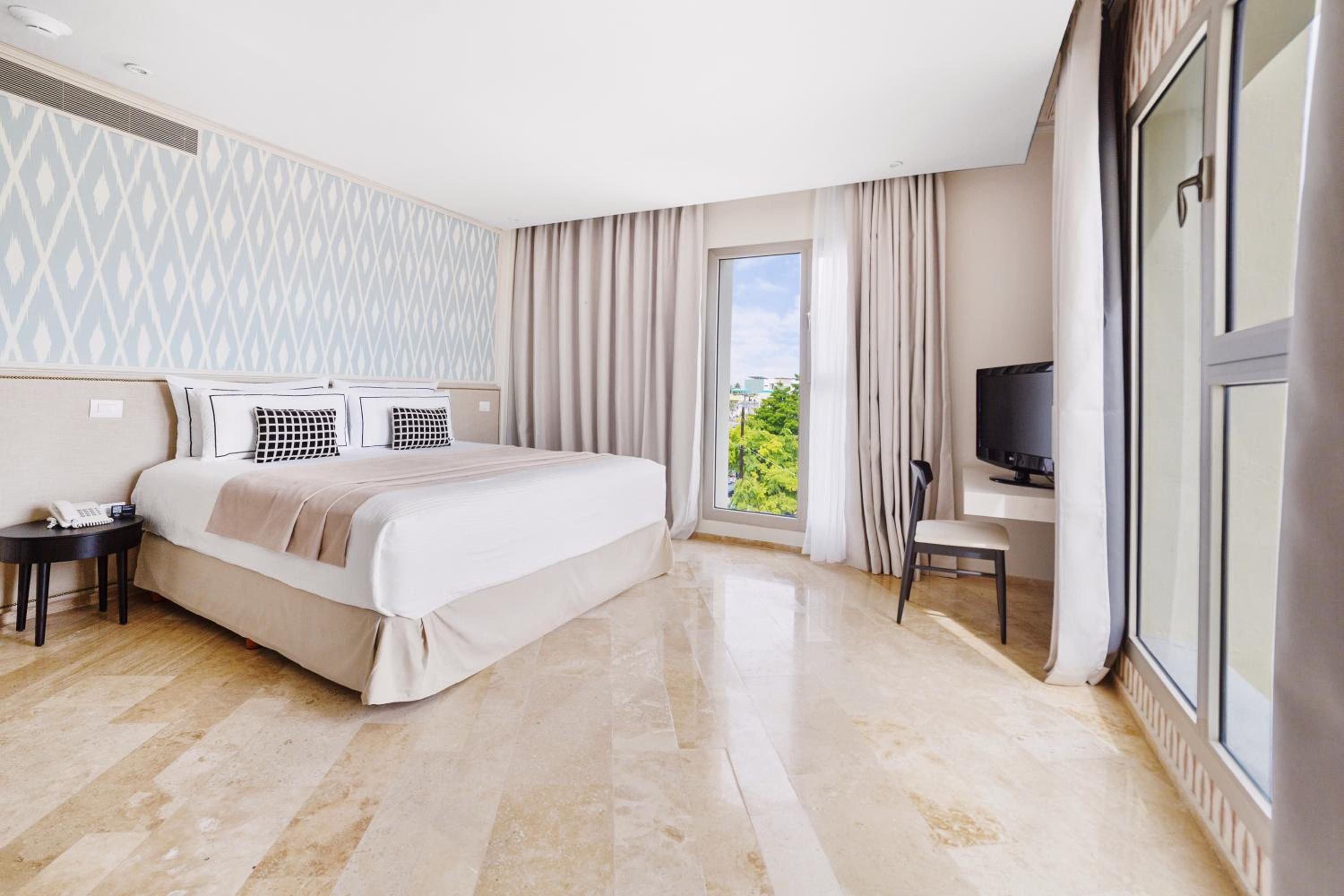 Deluxe Suite with Garden View