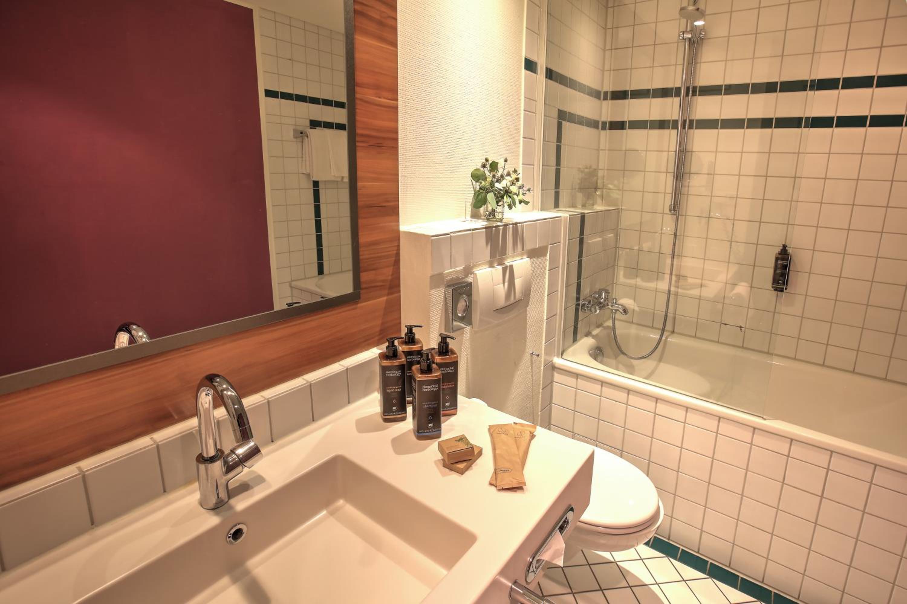 Superior Suite - Photo 9