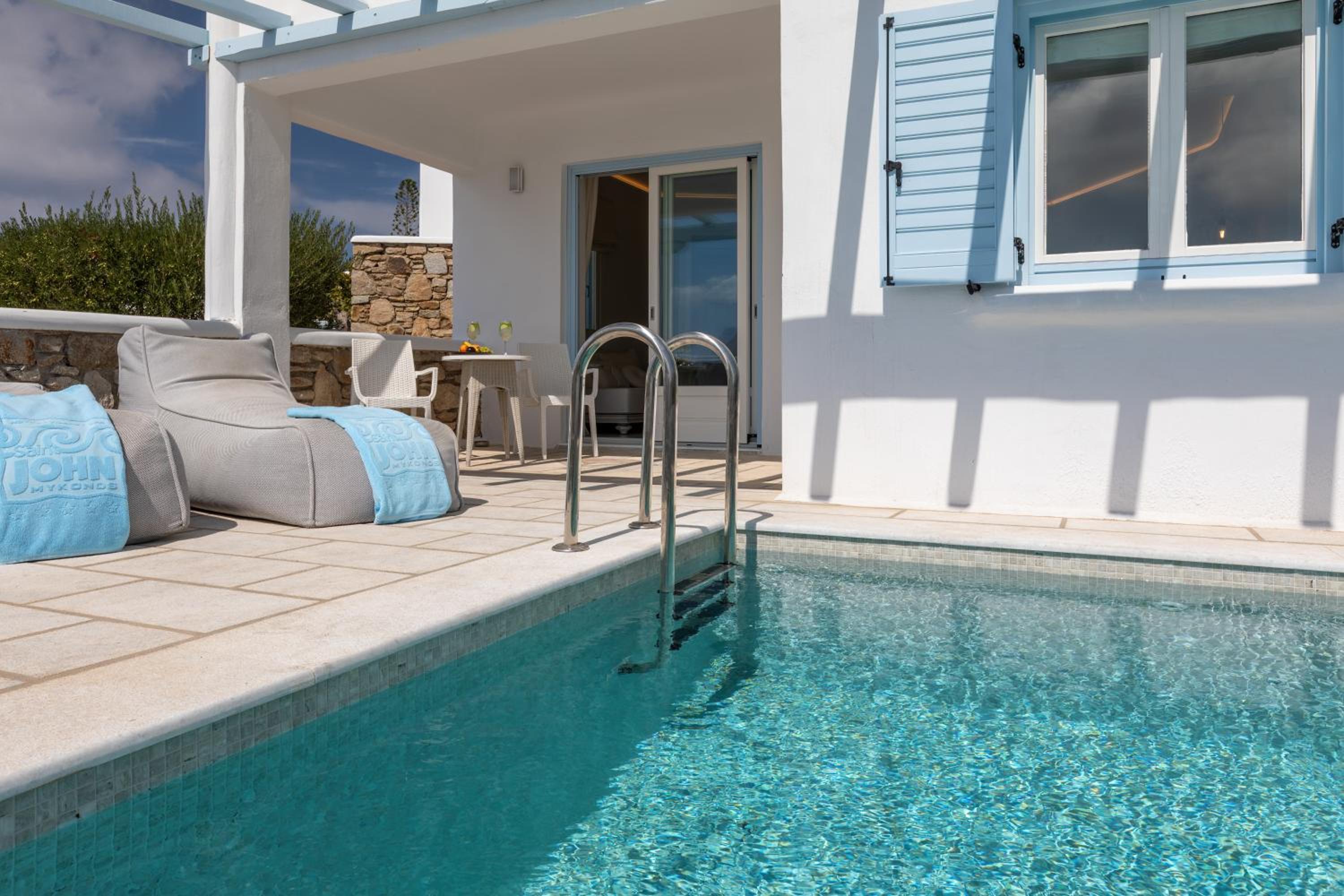 Signature Junior Suite with Indoor Jetted Tub and Private Pool photo 2
