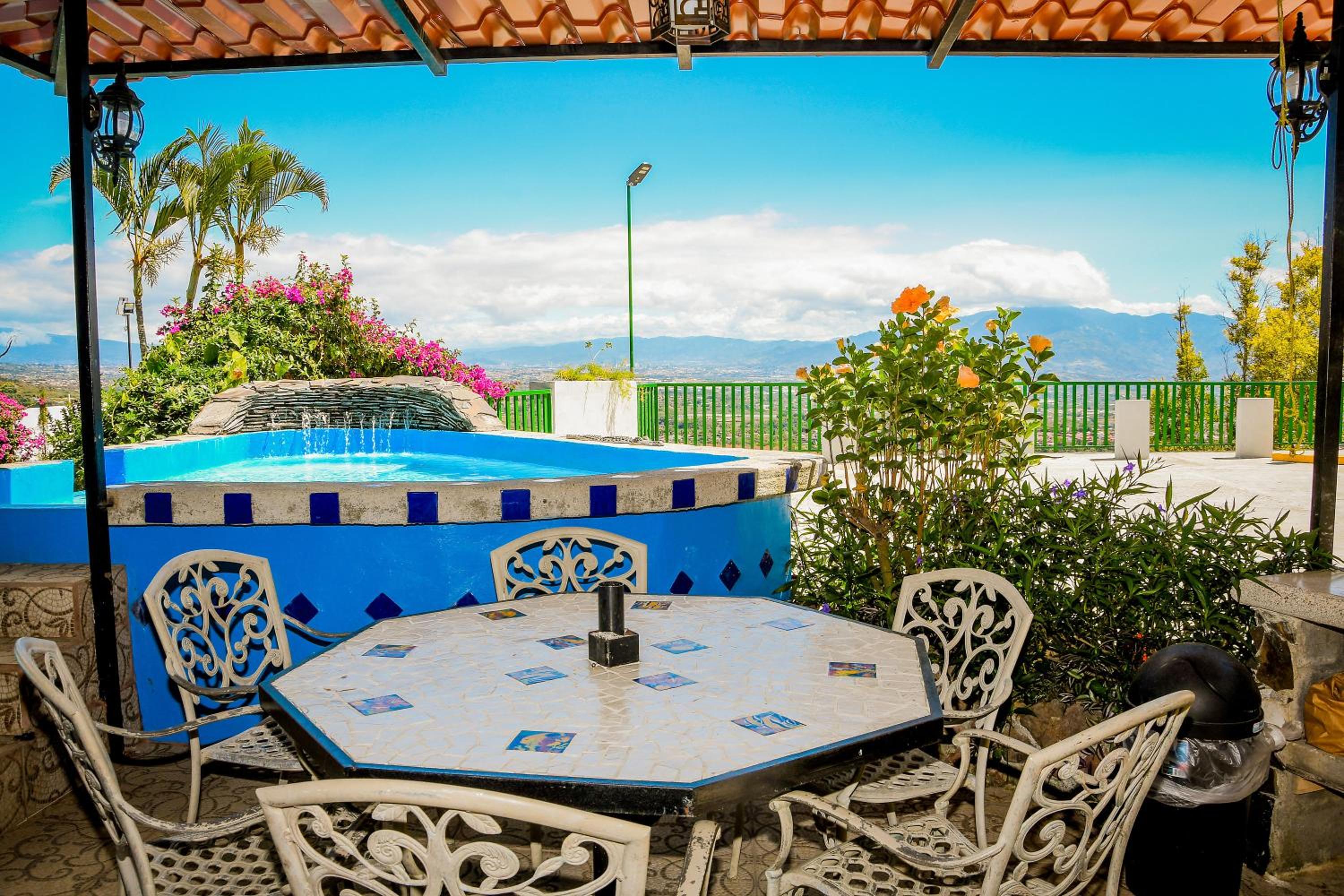 Double Room With Pool View photo 3