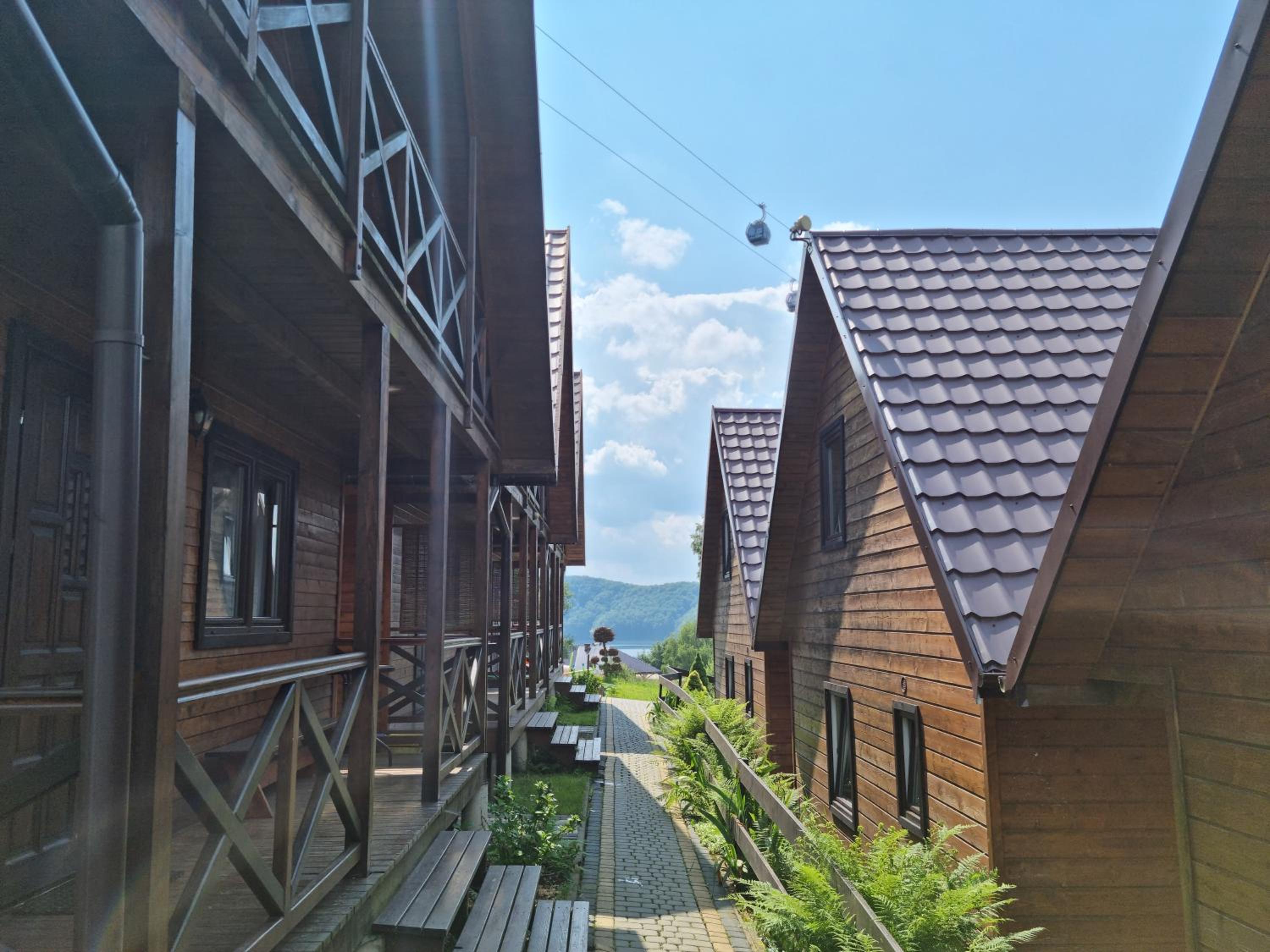 Three-Bedroom Chalet - Photo 3