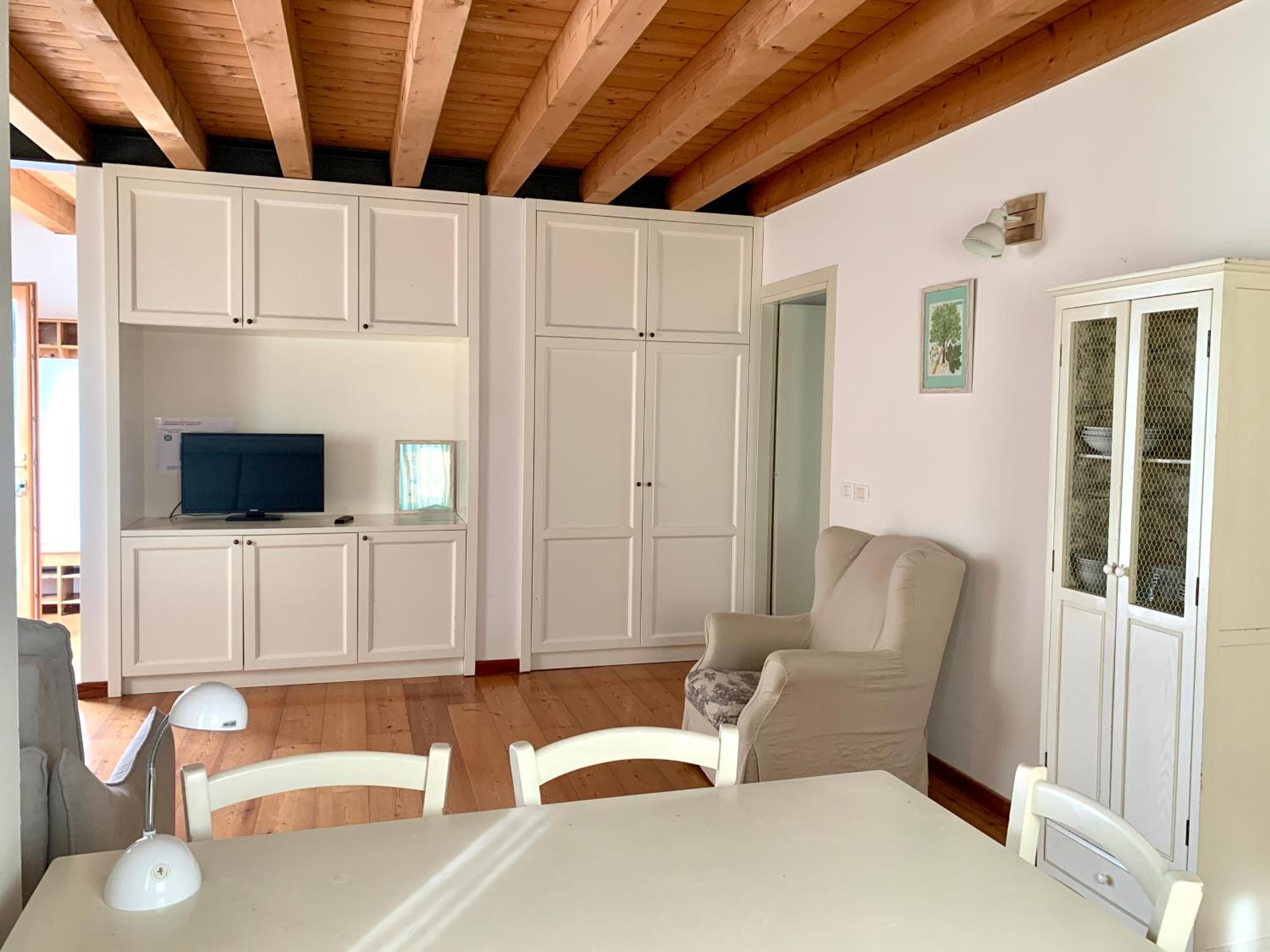 Family Room - Photo 3