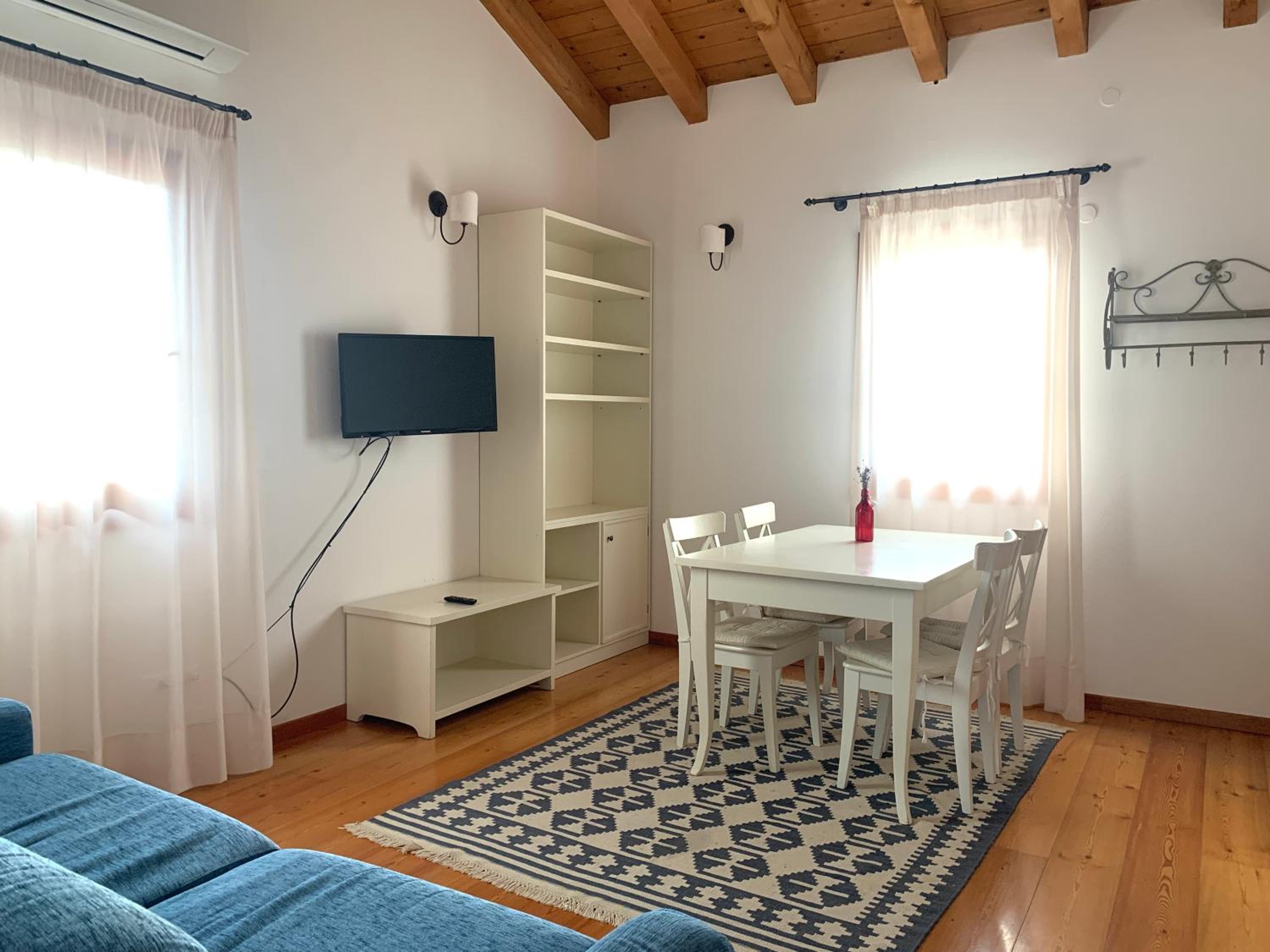 Family Room - Photo 5