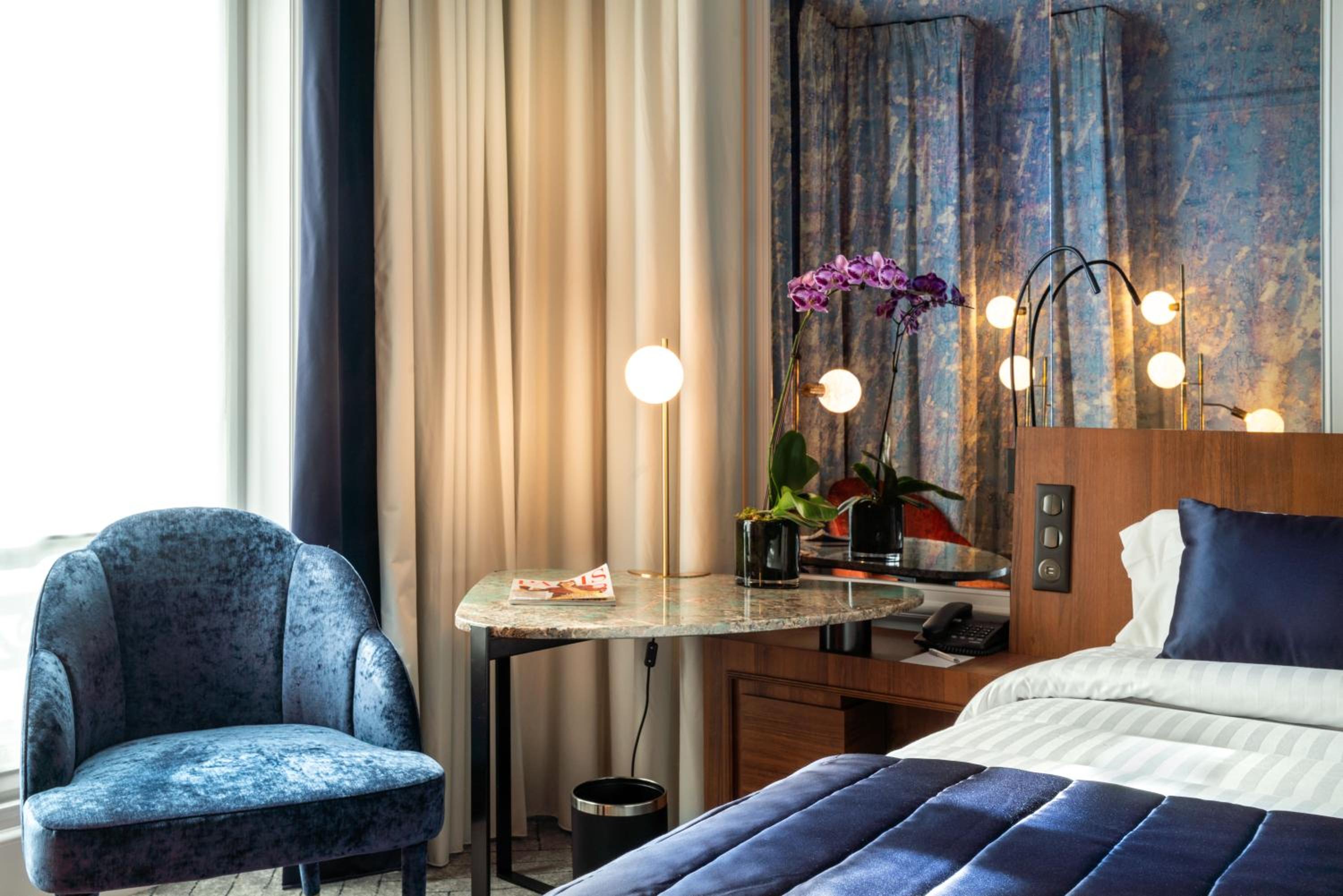 Signature Room with One Queen Bed