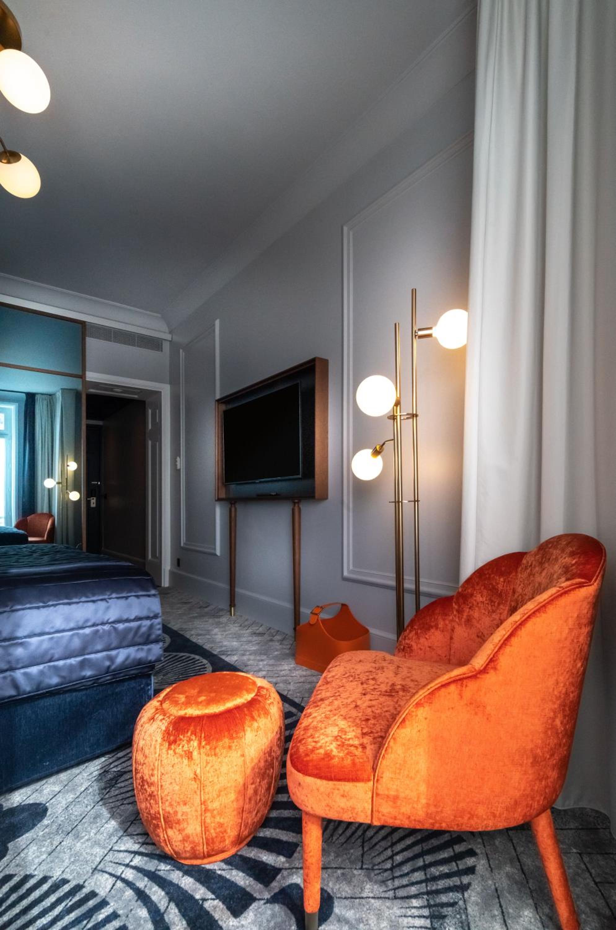 Signature Room with Two Single Beds - Photo 5