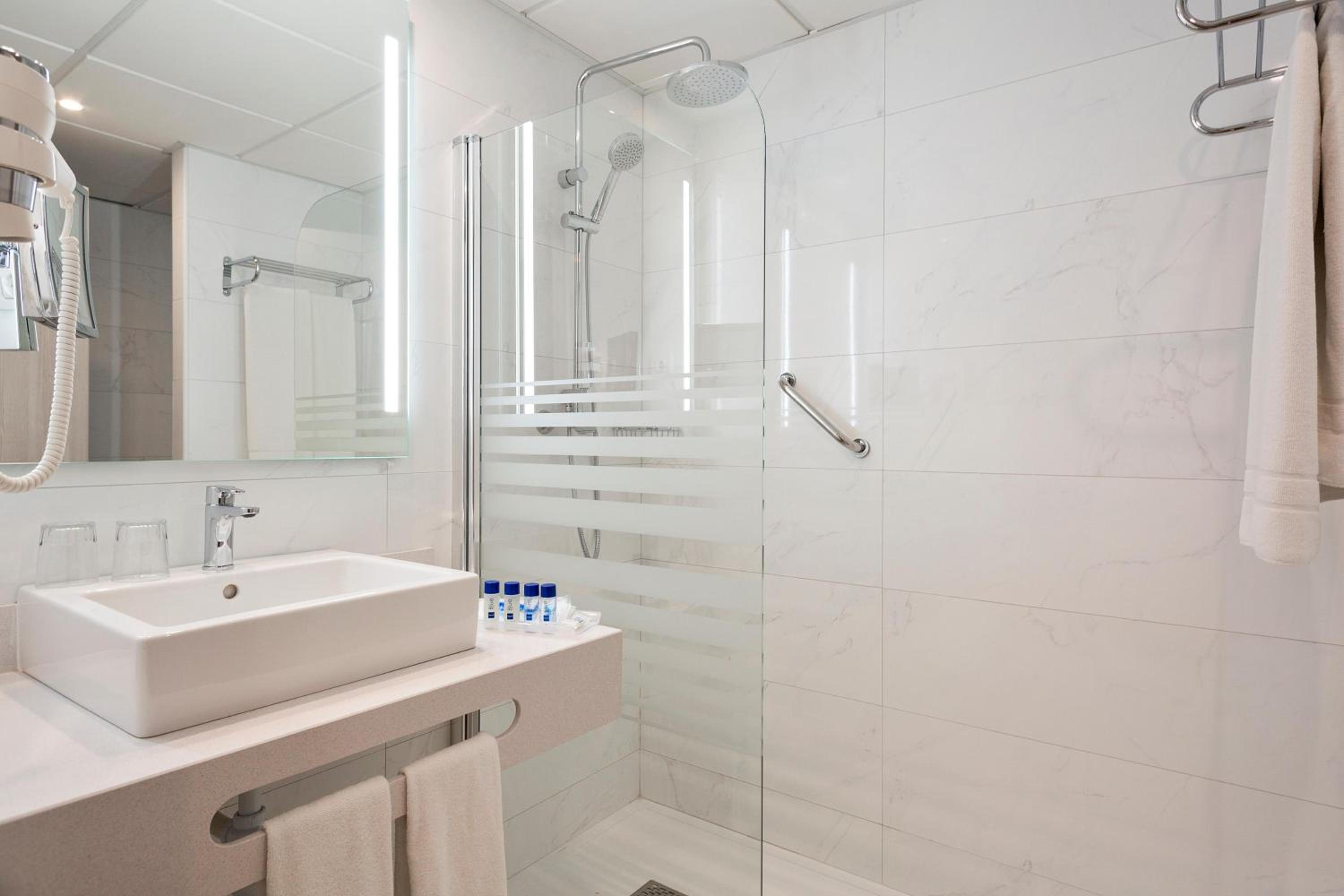 Standard Double Room with Sea View (2 Adults) - Photo 6