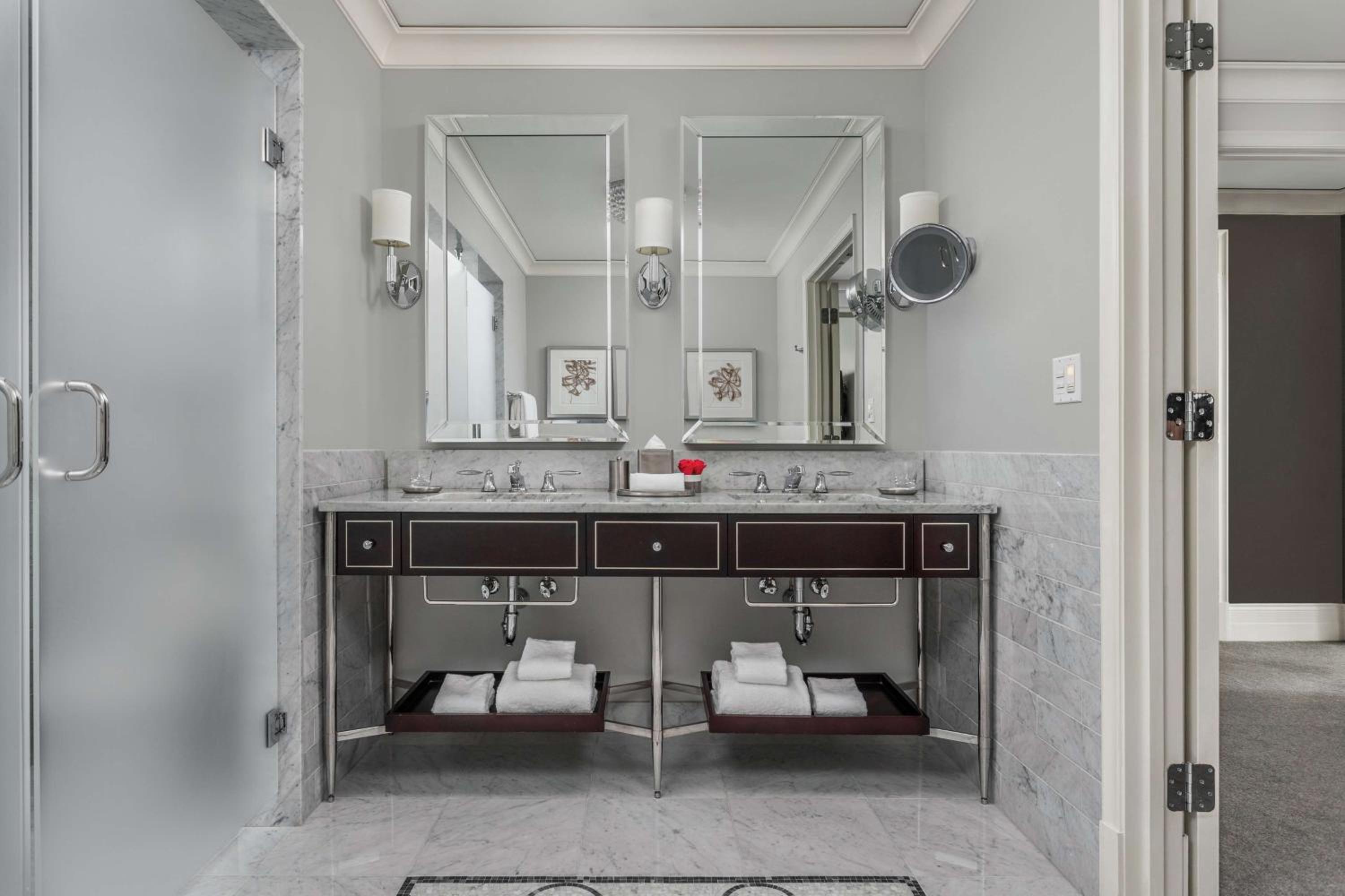 Superior King Room - Photo 3