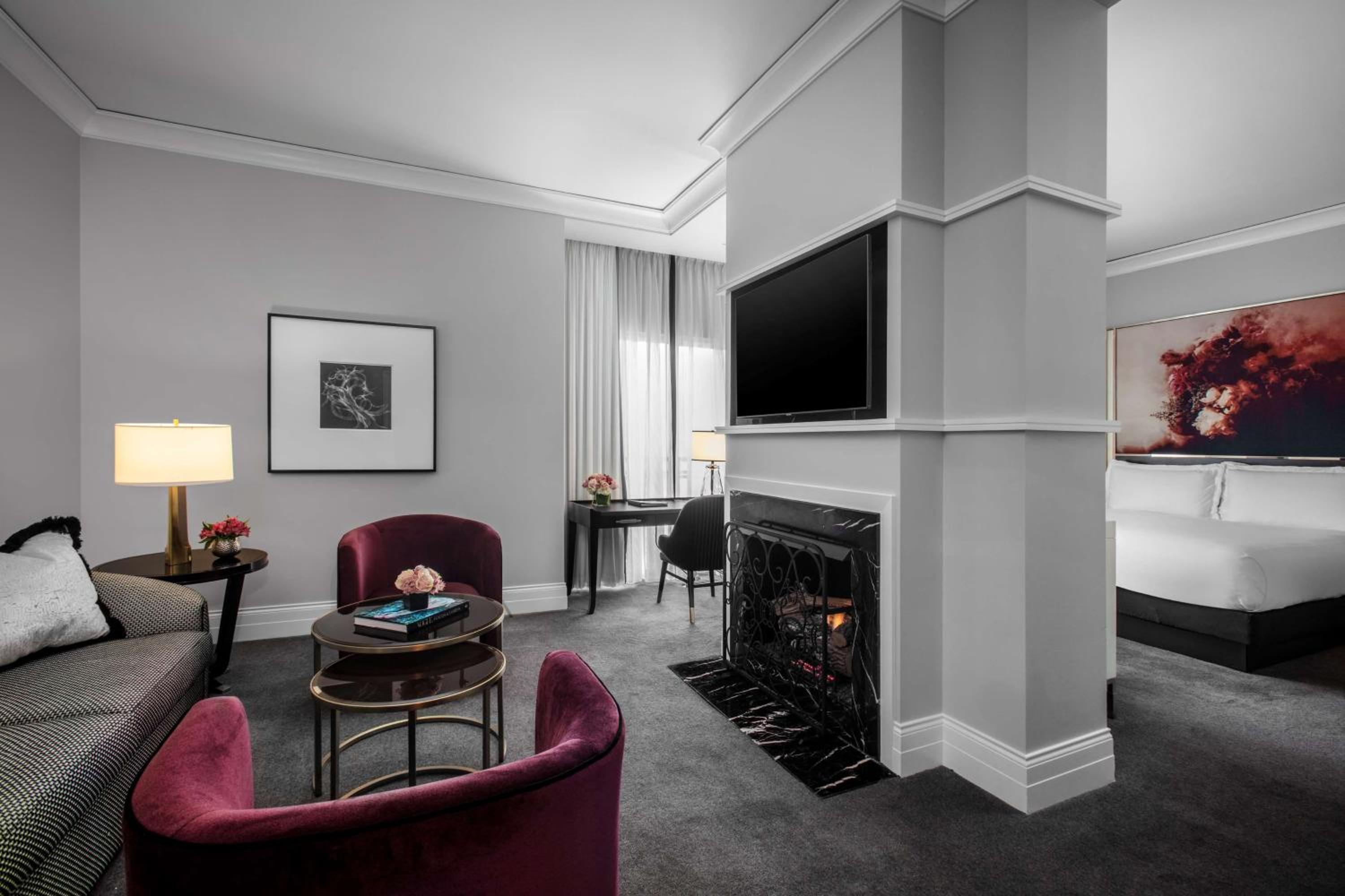 Junior Suite with Fireplace - Photo 3