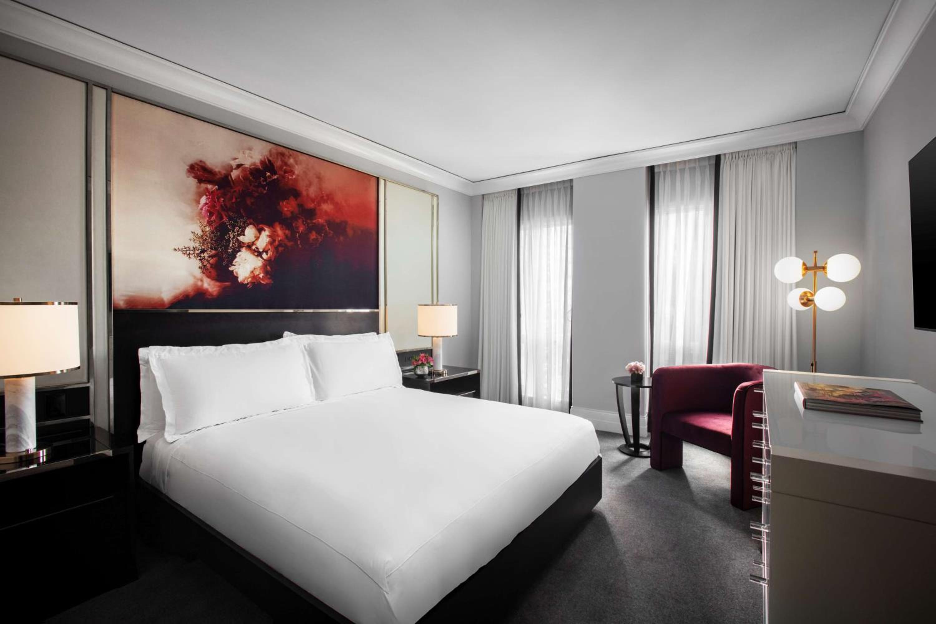 One-Bedroom Corner Terrace Suite with Roll-in Shower
