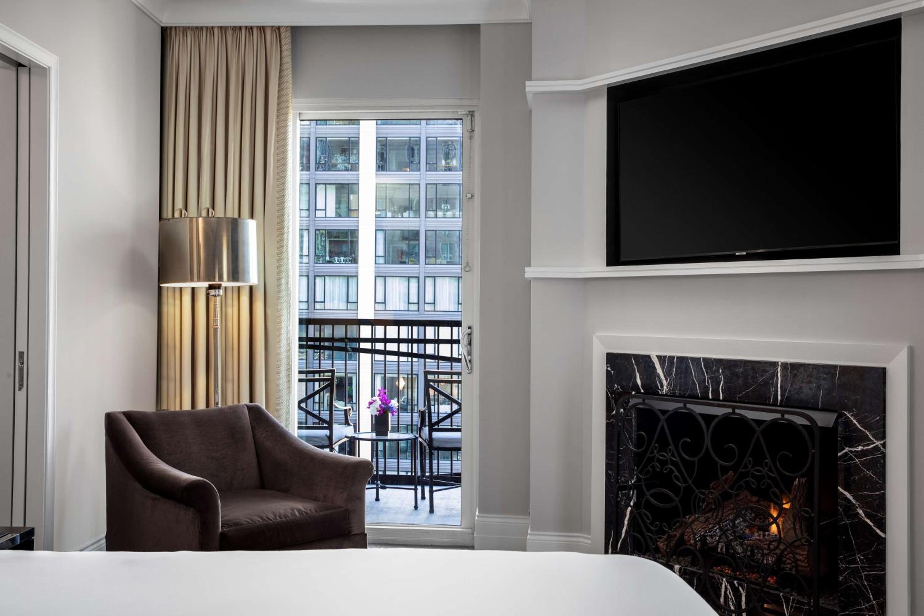 King Room with Terrace and Fireplace - Photo 4