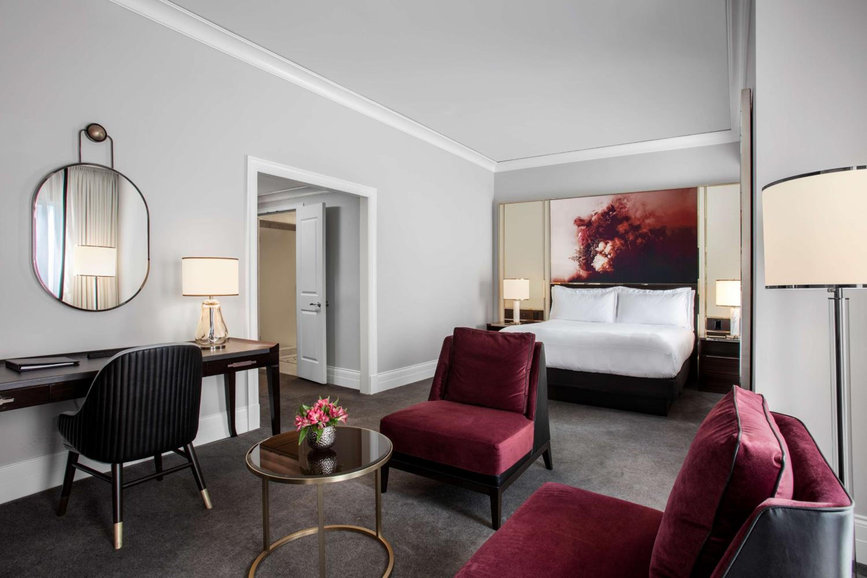 Deluxe King Room with Fireplace - Photo 1
