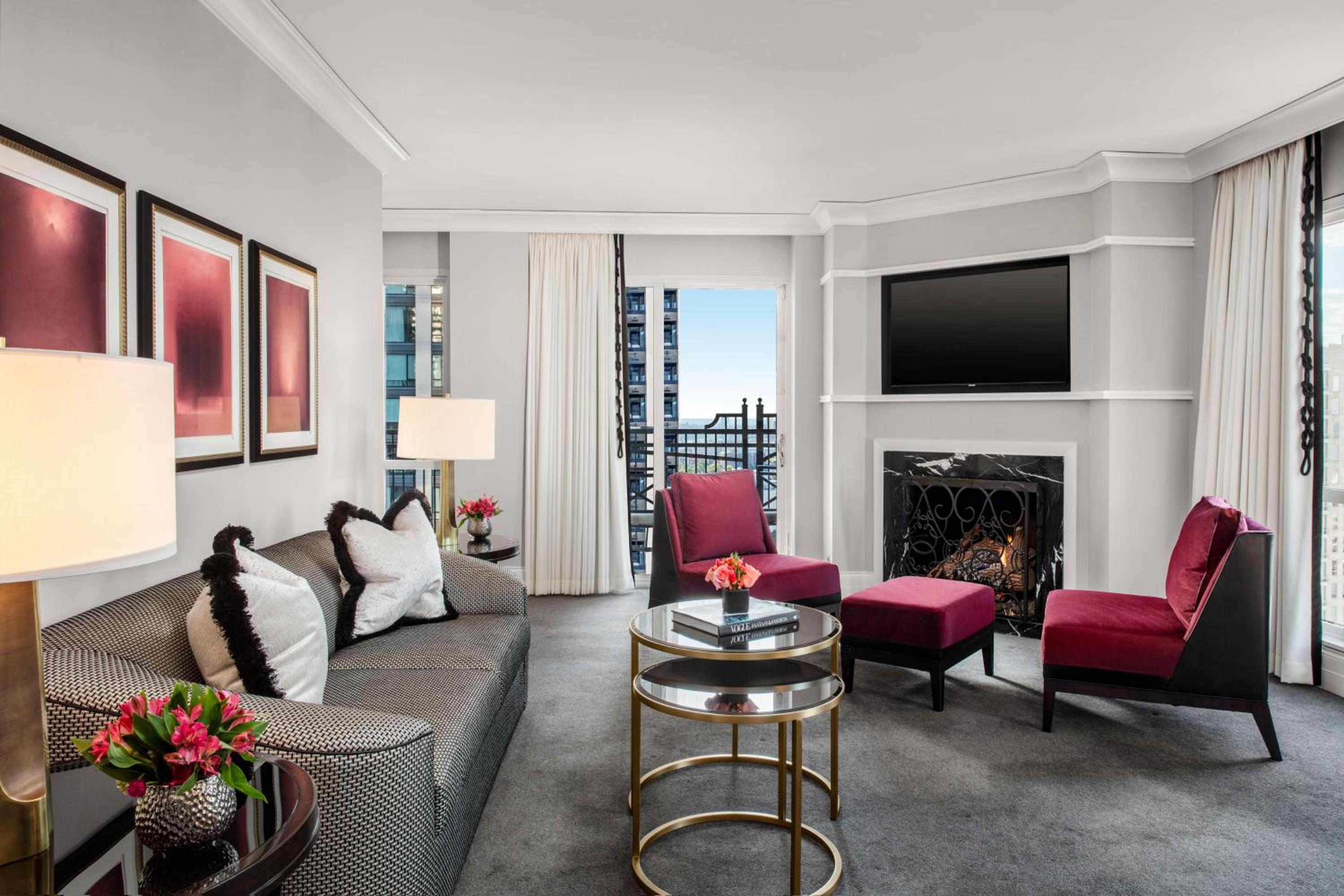Gold Coast Terrace King Suite thumbnail 5