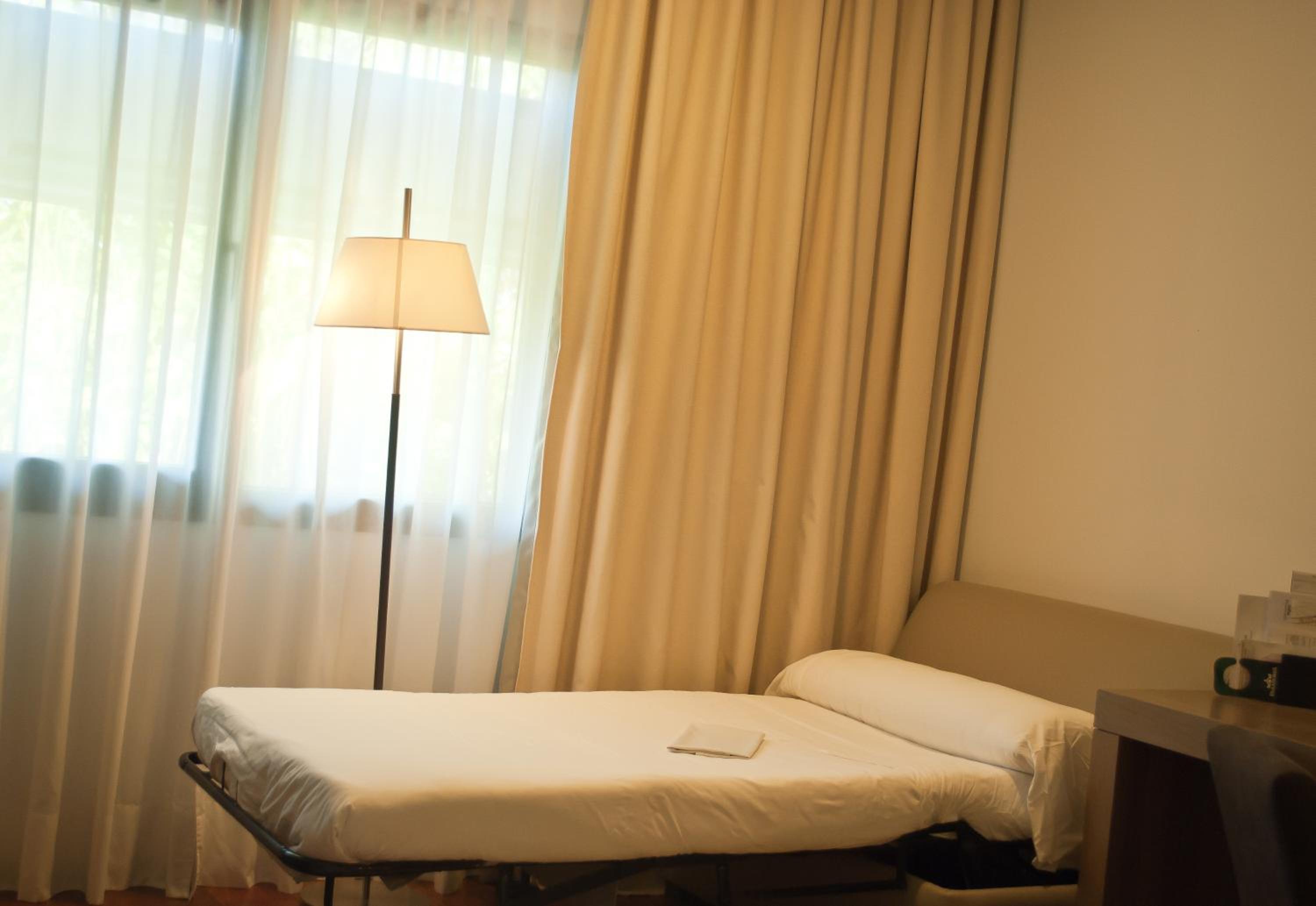 Standar Double Room (2 Adutls+1 Child) - Photo 9