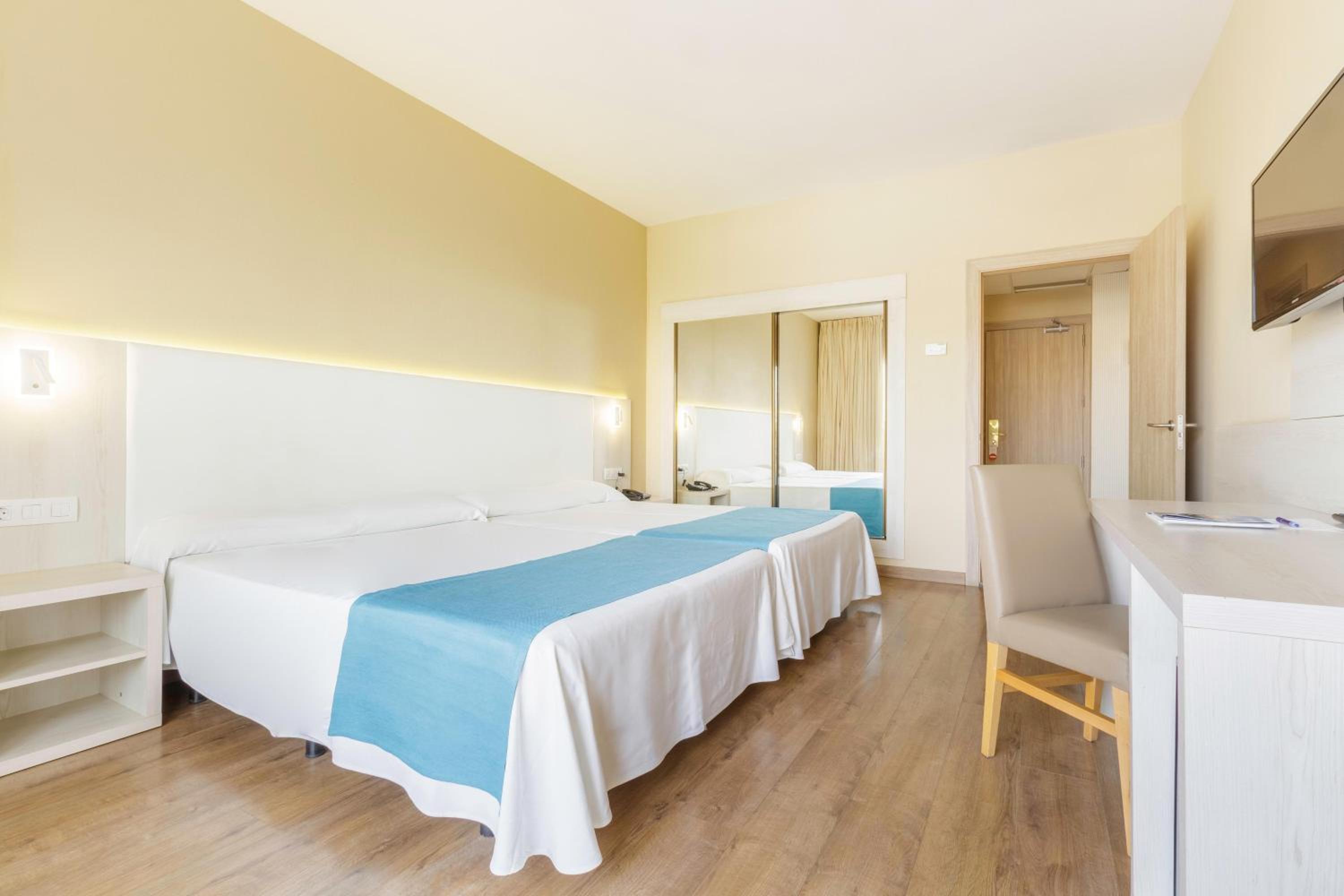 Premium Double Room (2 Adults) - Photo 4
