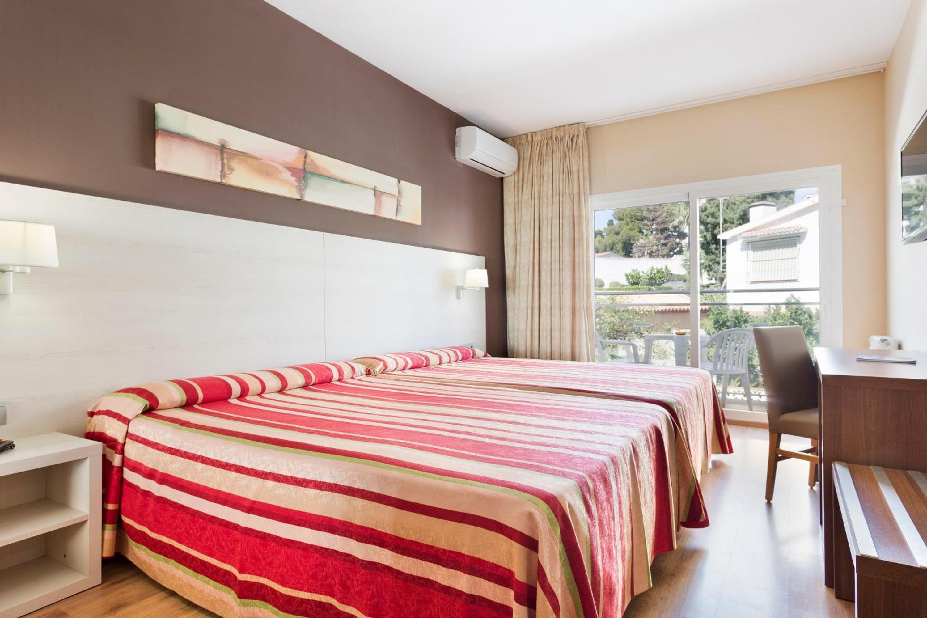 Standard Double Room (2 Adults) - Photo 1