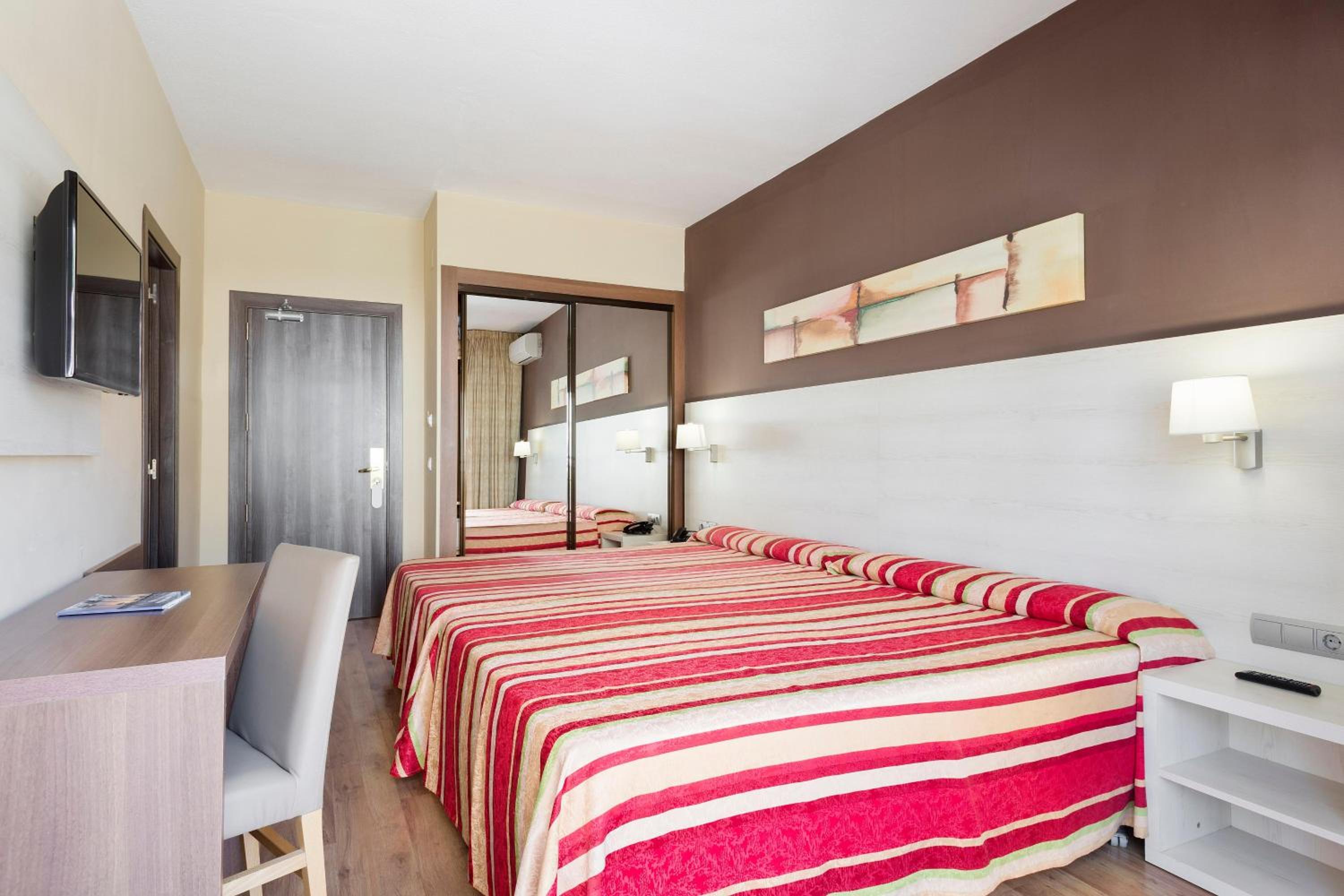 Standard Double Room (2 Adults) - Photo 6