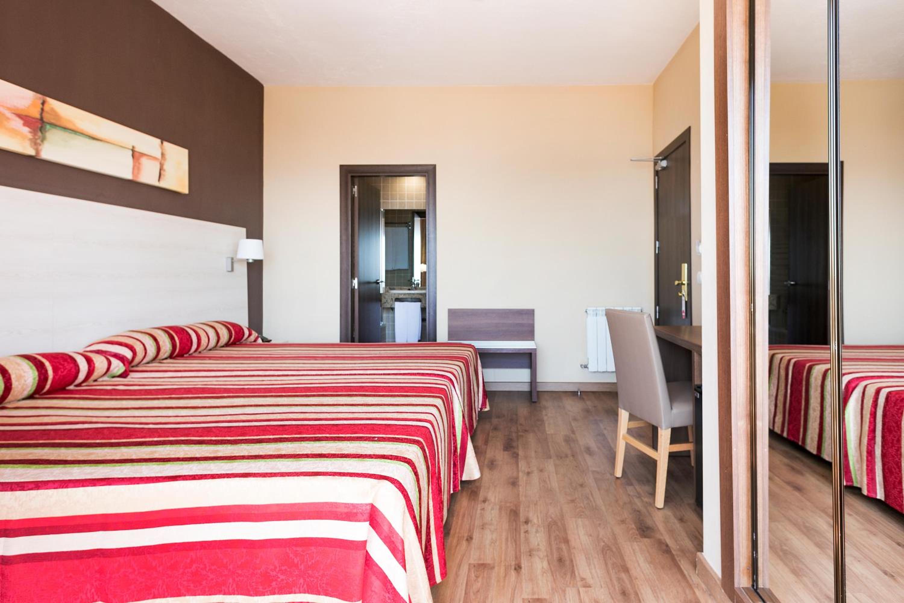 Standard Double Room (2 Adults) - Photo 5