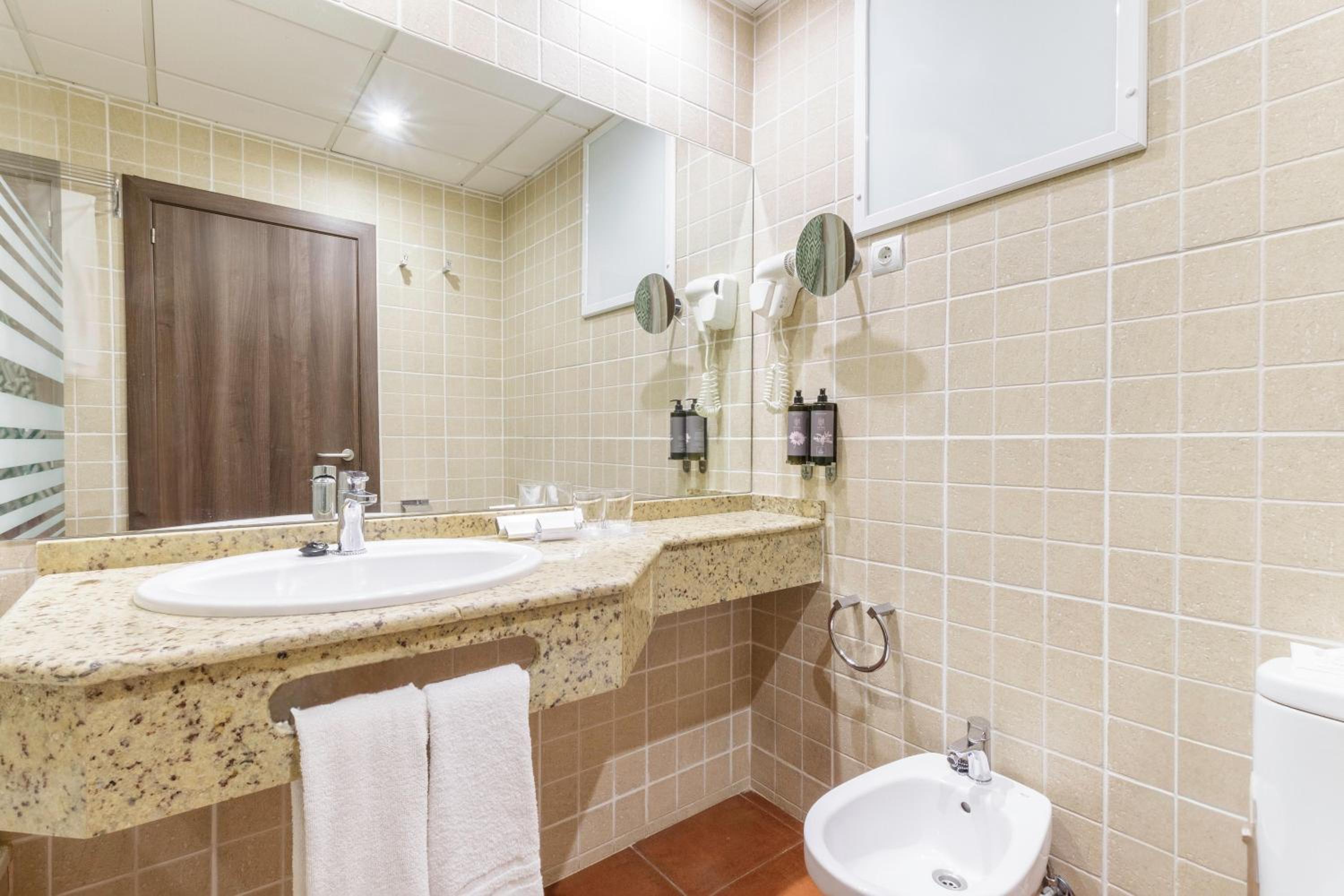 Standard Double Room (2 Adults) - Photo 10