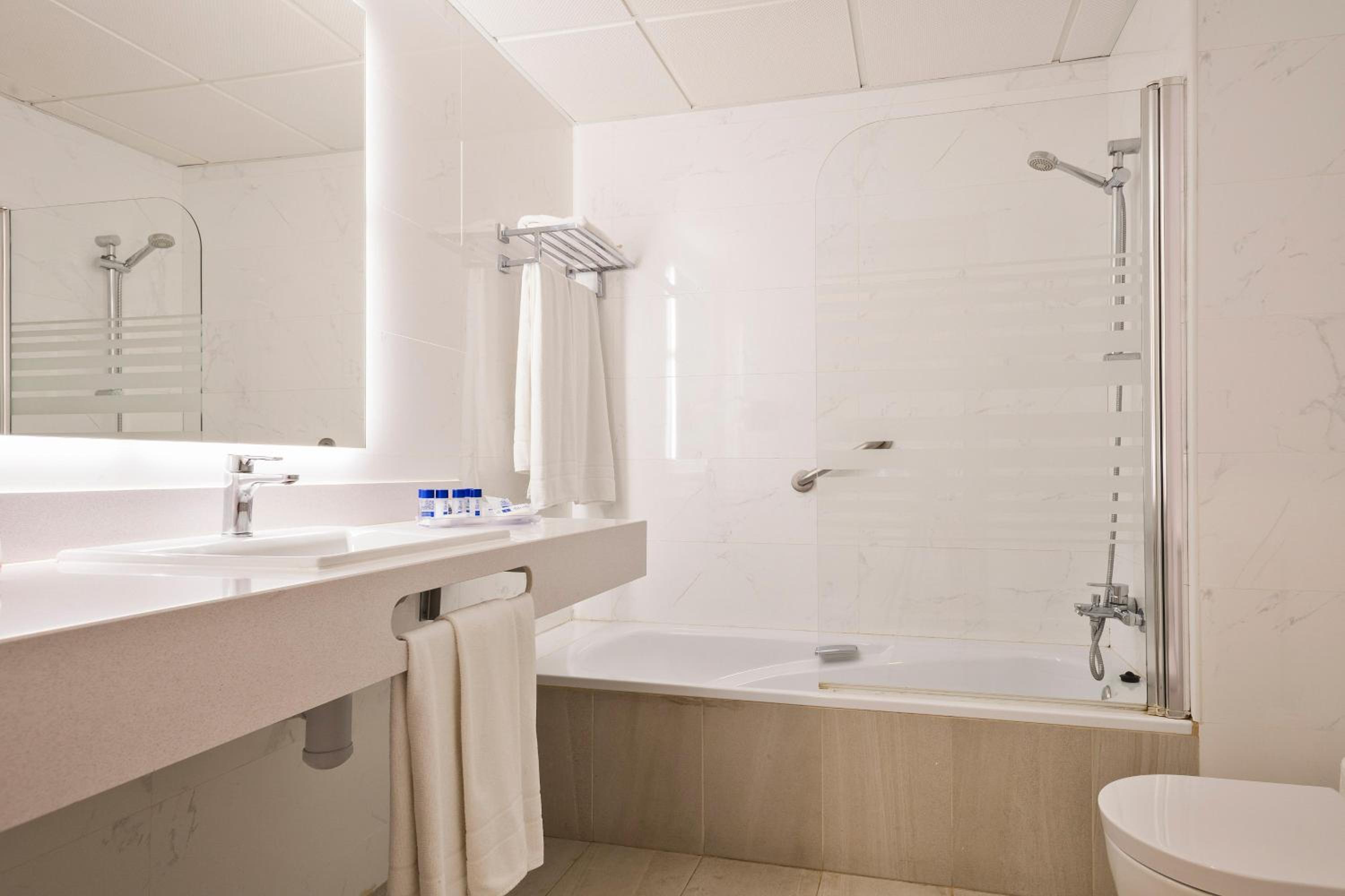 Superior Double Room (2 Adults) - Photo 2